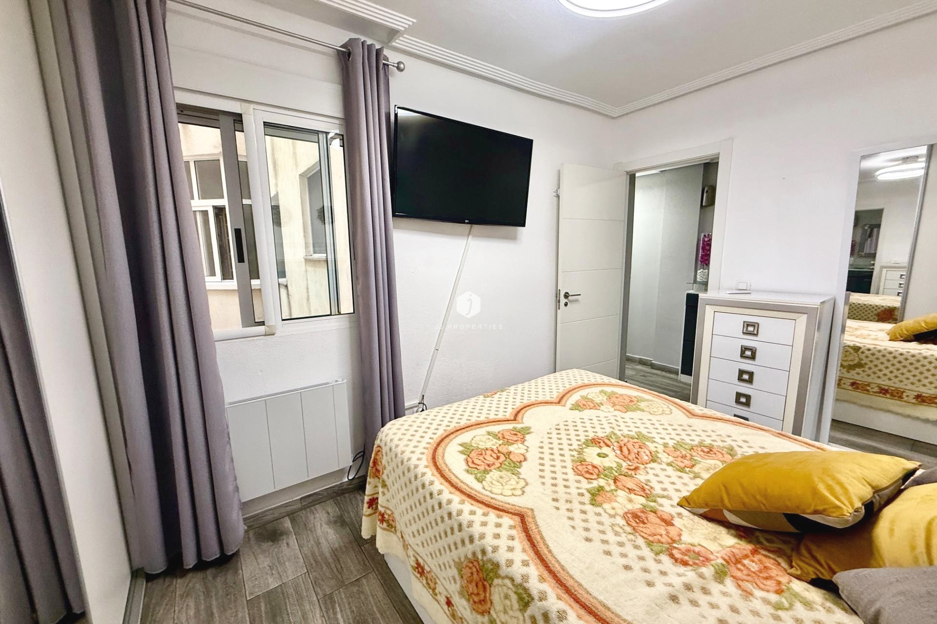 Z drugiej ręki - Mieszkanie w bloku -
Torrevieja - PARQUE DE LAS NACIONES