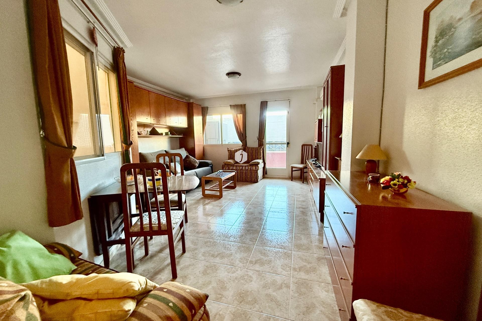 Z drugiej ręki - Mieszkanie w bloku -
Torrevieja - PARQUE DE LAS NACIONES