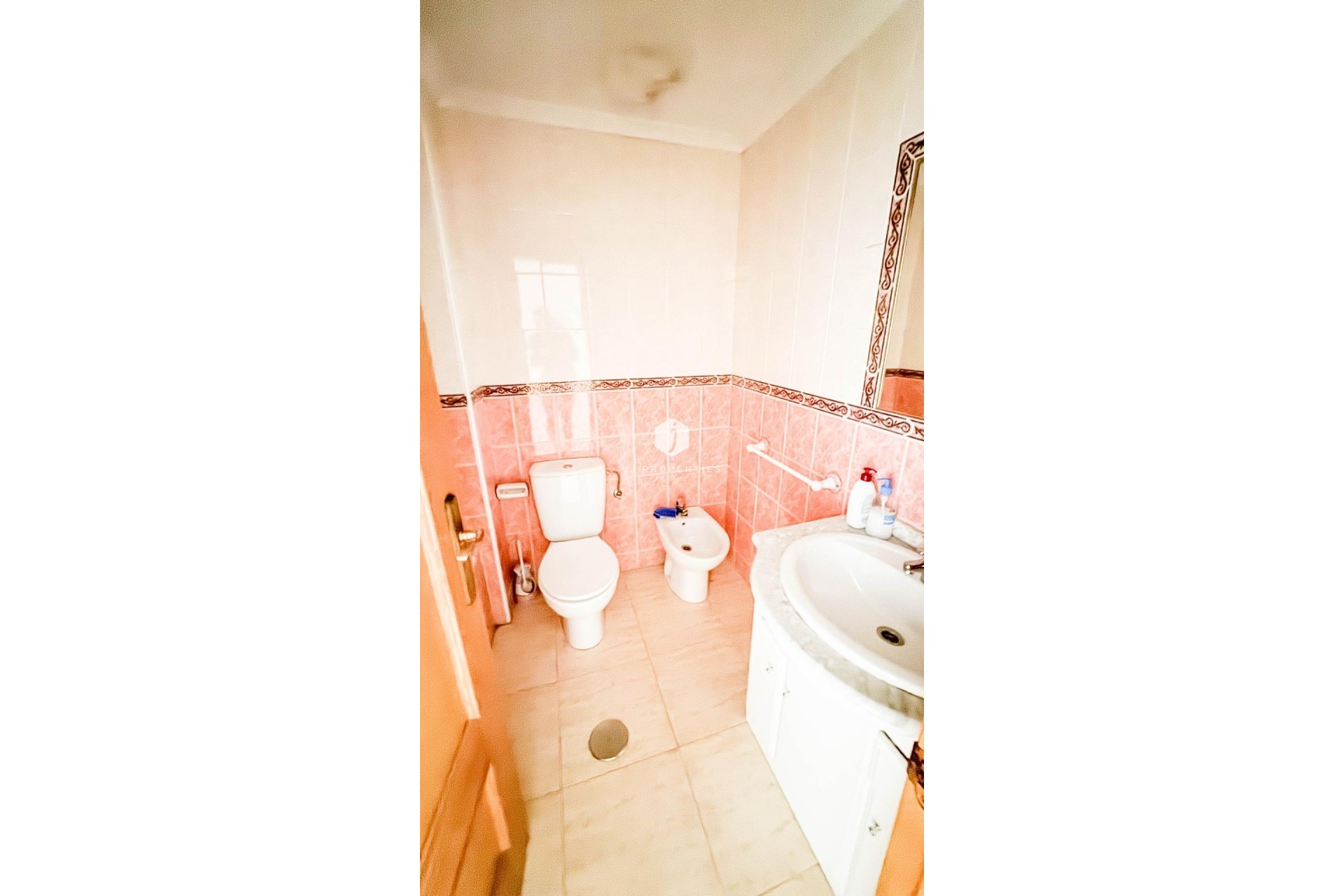 Z drugiej ręki - Mieszkanie w bloku -
Torrevieja - PARQUE DE LAS NACIONES