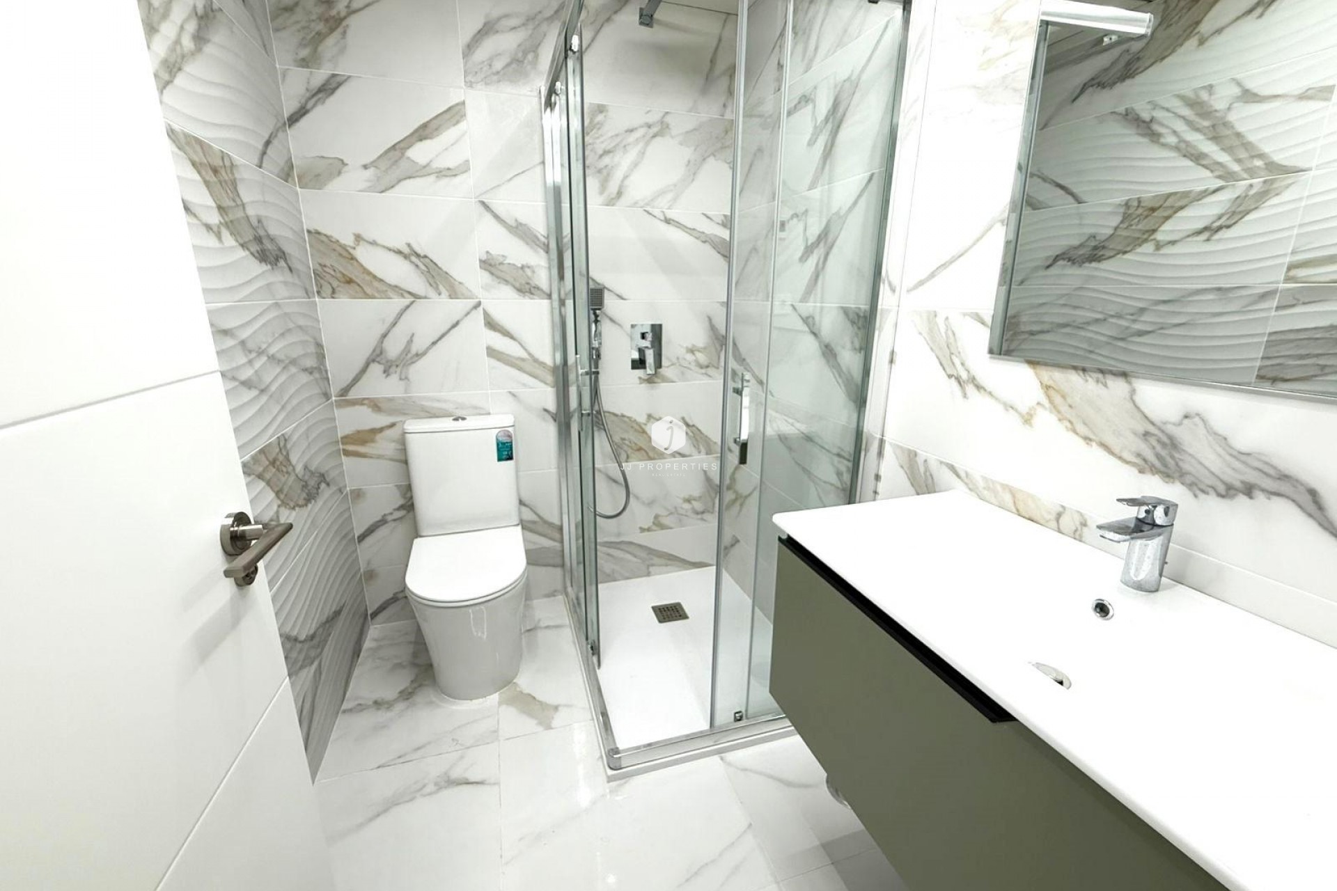 Z drugiej ręki - Mieszkanie w bloku -
Torrevieja - PARQUE DE LAS NACIONES