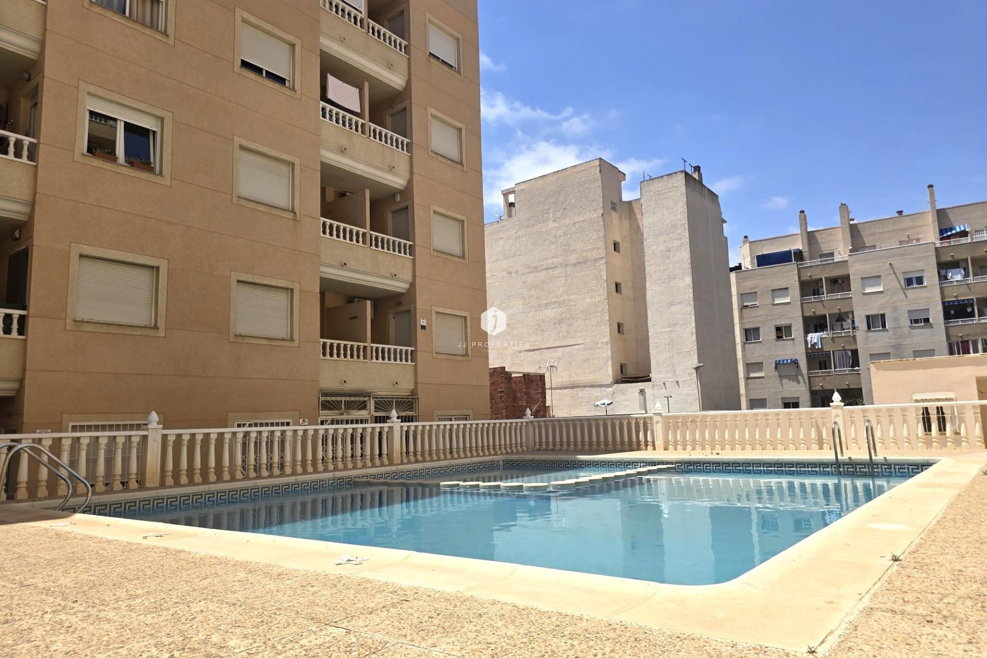 Z drugiej ręki - Mieszkanie w bloku -
Torrevieja - Parque las naciones