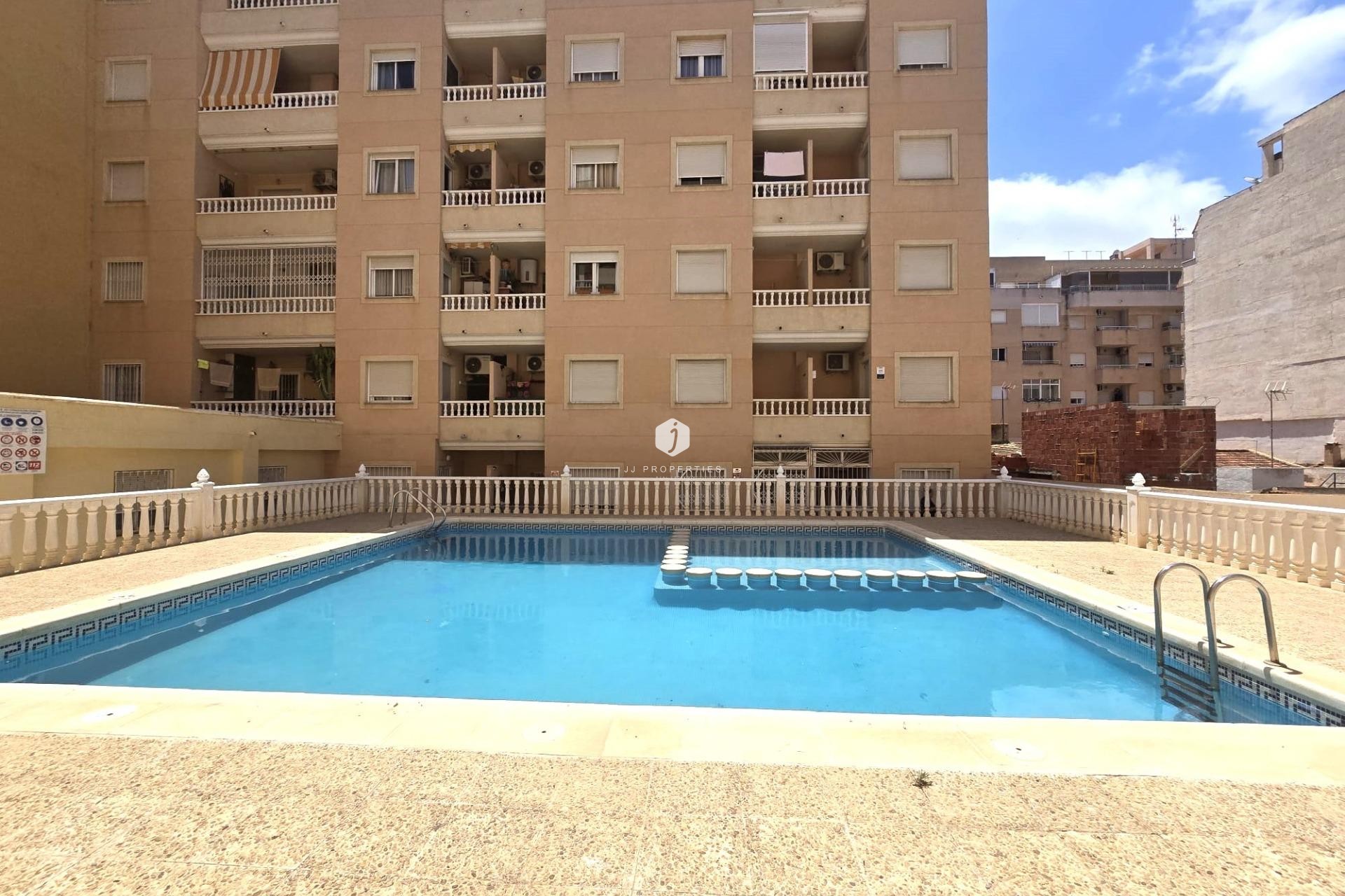 Z drugiej ręki - Mieszkanie w bloku -
Torrevieja - Parque las naciones