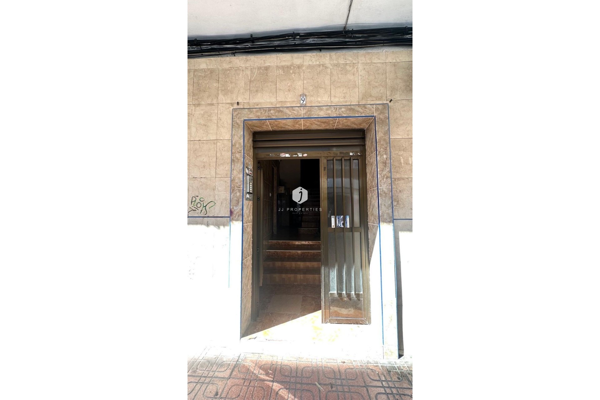 Z drugiej ręki - Mieszkanie w bloku -
Torrevieja - Paseo maritimo