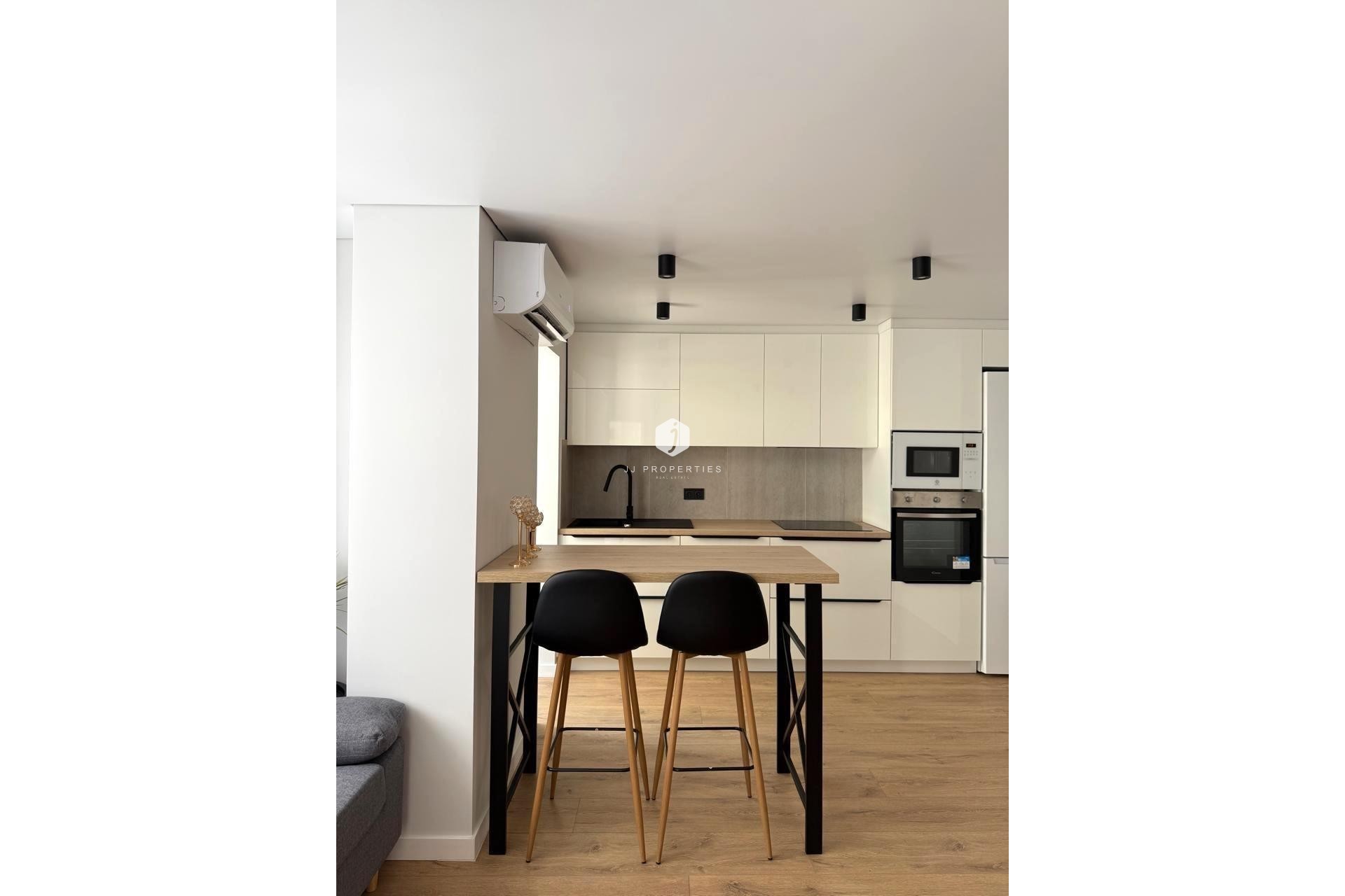 Z drugiej ręki - Mieszkanie w bloku -
Torrevieja - Paseo maritimo