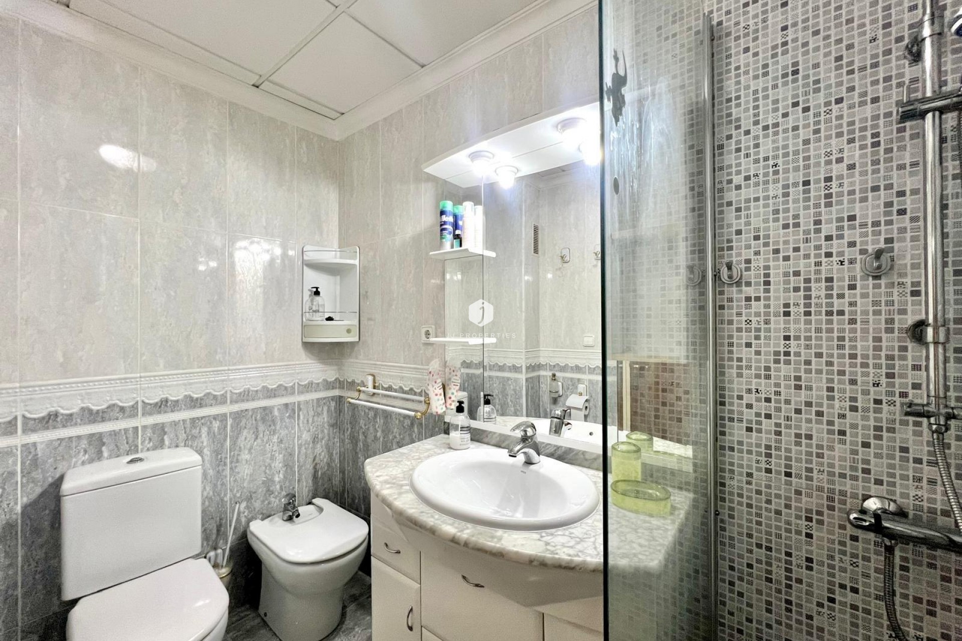 Z drugiej ręki - Mieszkanie w bloku -
Torrevieja - Paseo maritimo