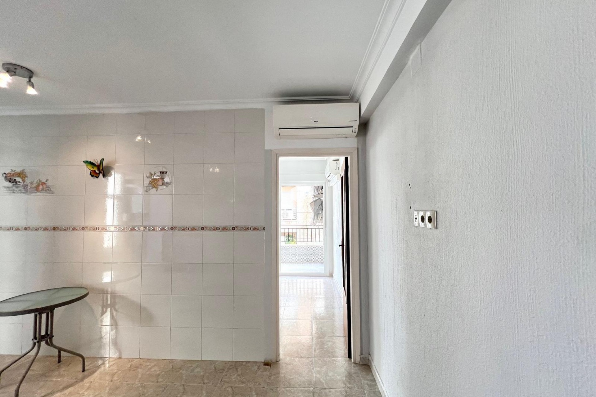 Z drugiej ręki - Mieszkanie w bloku -
Torrevieja - Paseo maritimo