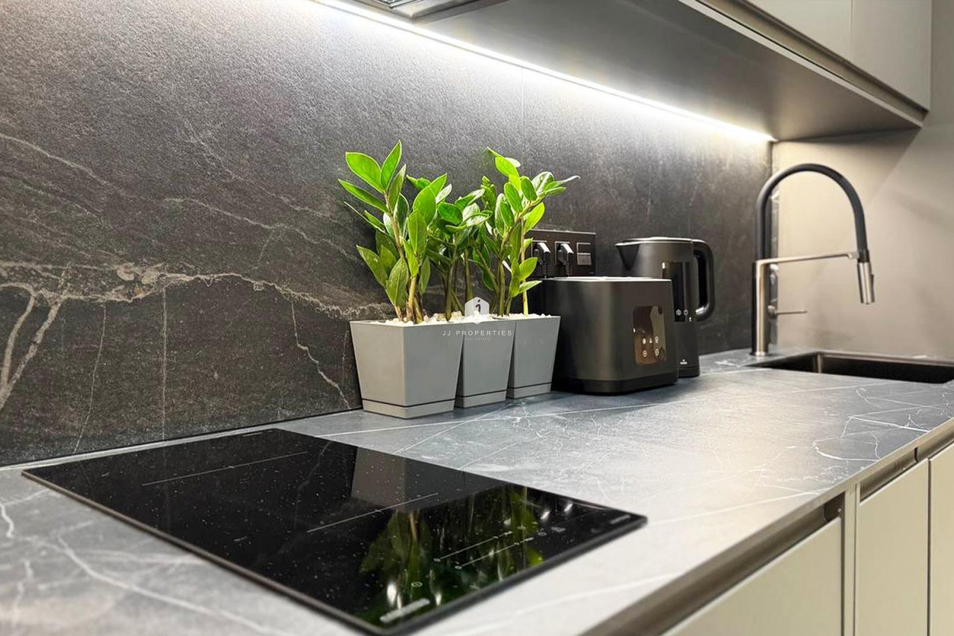 Z drugiej ręki - Mieszkanie w bloku -
Torrevieja - Playa de los Locos