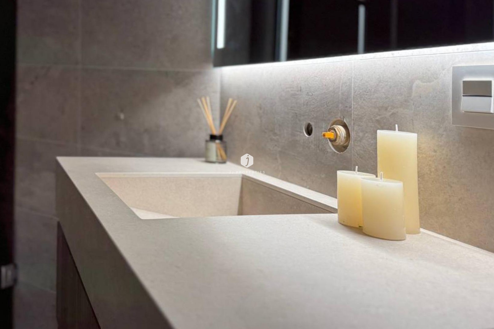 Z drugiej ręki - Mieszkanie w bloku -
Torrevieja - Playa de los Locos