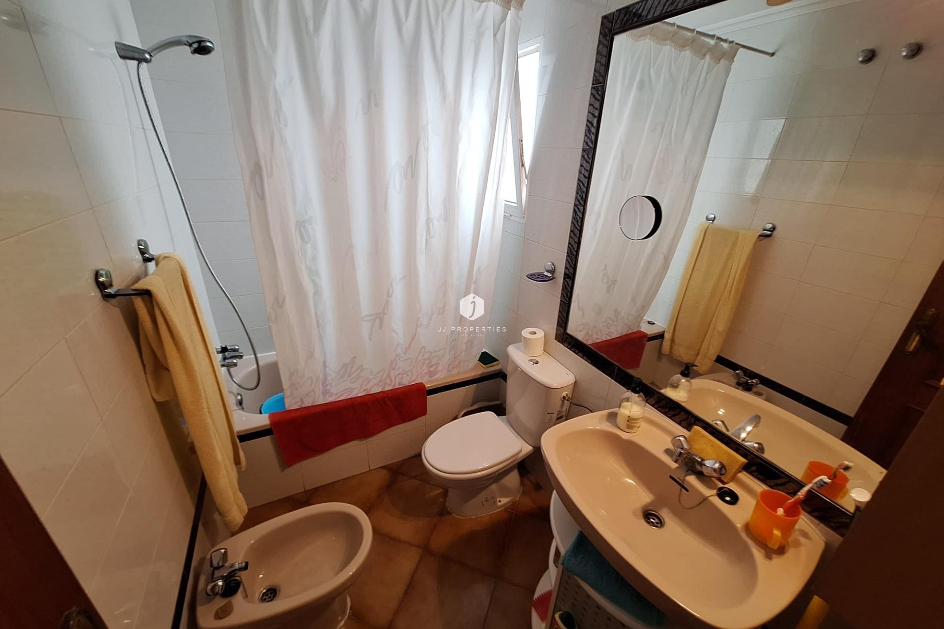 Z drugiej ręki - Mieszkanie w bloku -
Torrevieja - Playa de los Locos