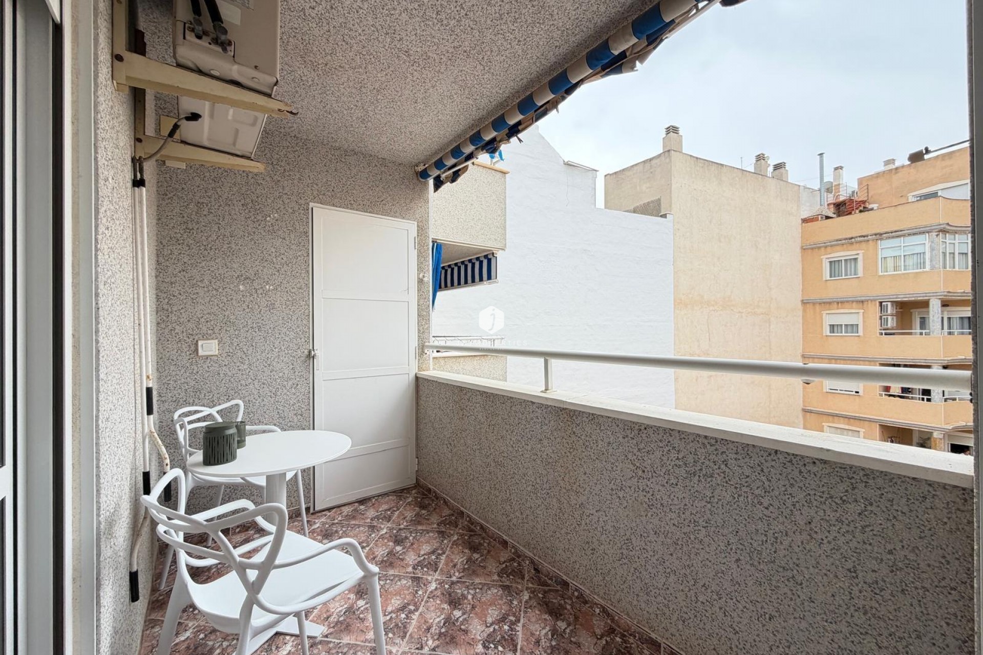 Z drugiej ręki - Mieszkanie w bloku -
Torrevieja - Playa de los Locos