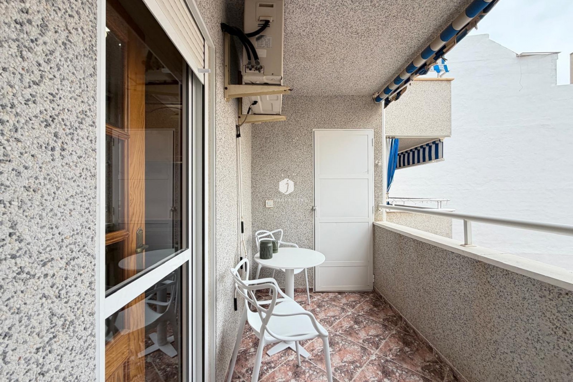 Z drugiej ręki - Mieszkanie w bloku -
Torrevieja - Playa de los Locos