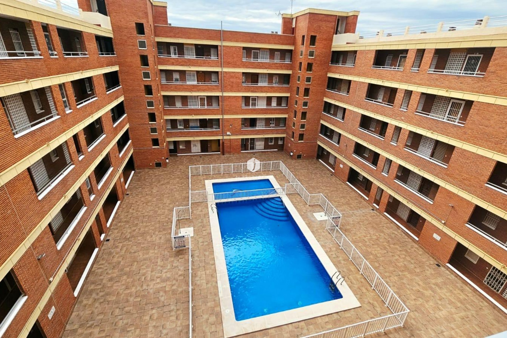 Z drugiej ręki - Mieszkanie w bloku -
Torrevieja - Playa de los Naufragos