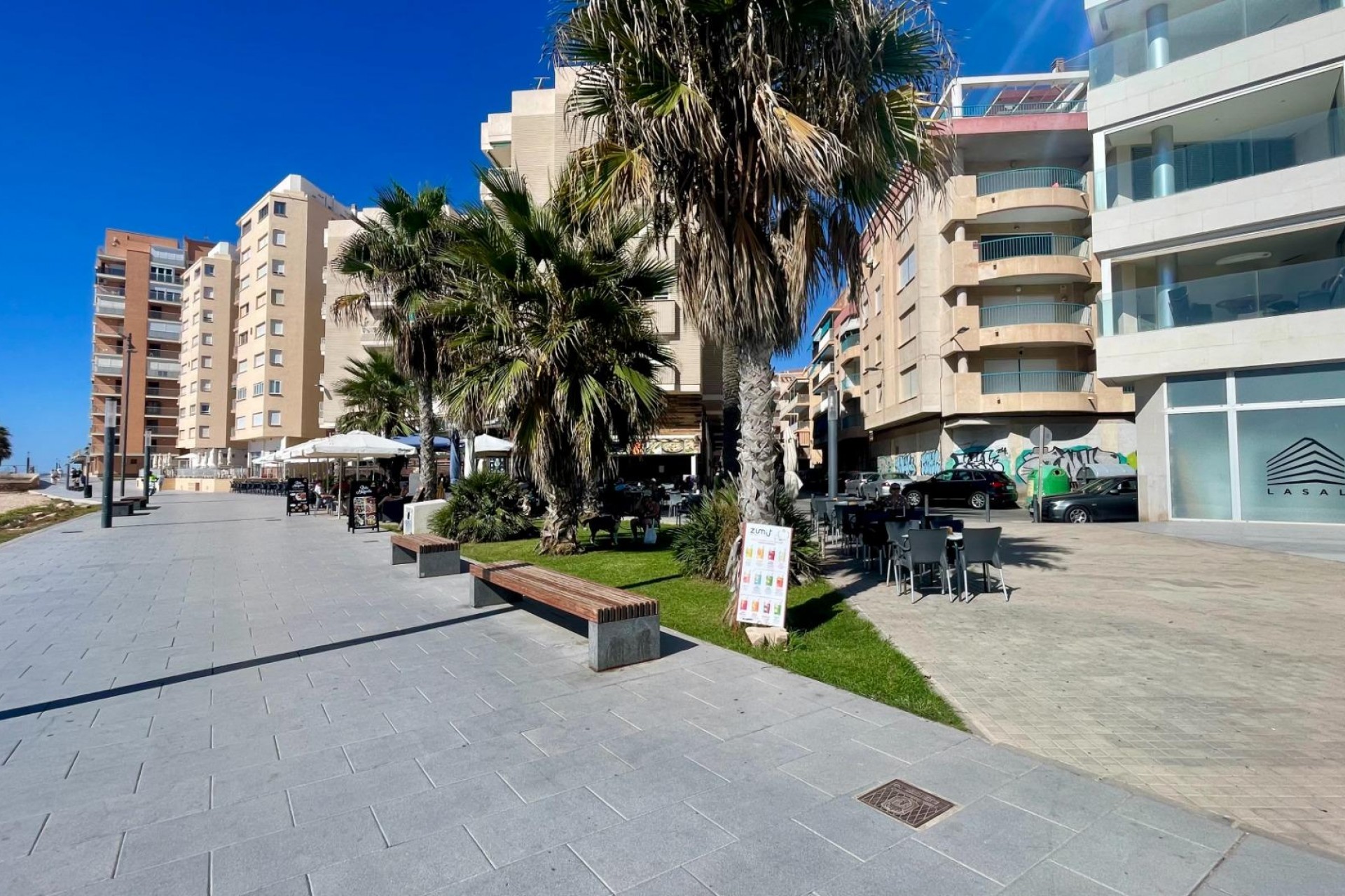 Z drugiej ręki - Mieszkanie w bloku -
Torrevieja - Playa del Cura