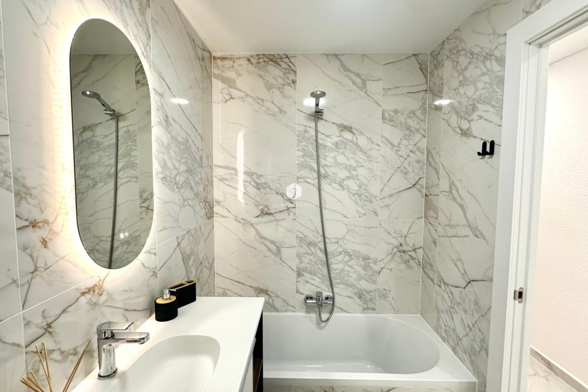 Z drugiej ręki - Mieszkanie w bloku -
Torrevieja - Playa del Cura