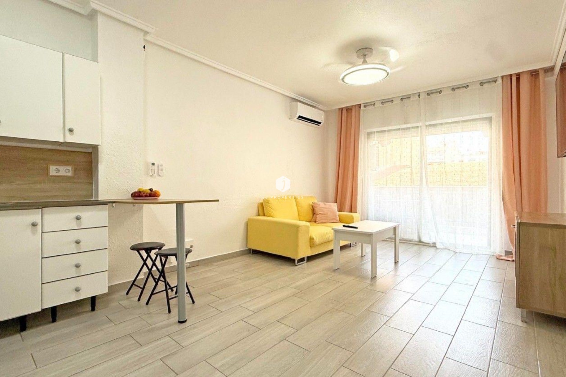 Z drugiej ręki - Mieszkanie w bloku -
Torrevieja - Playa del Cura