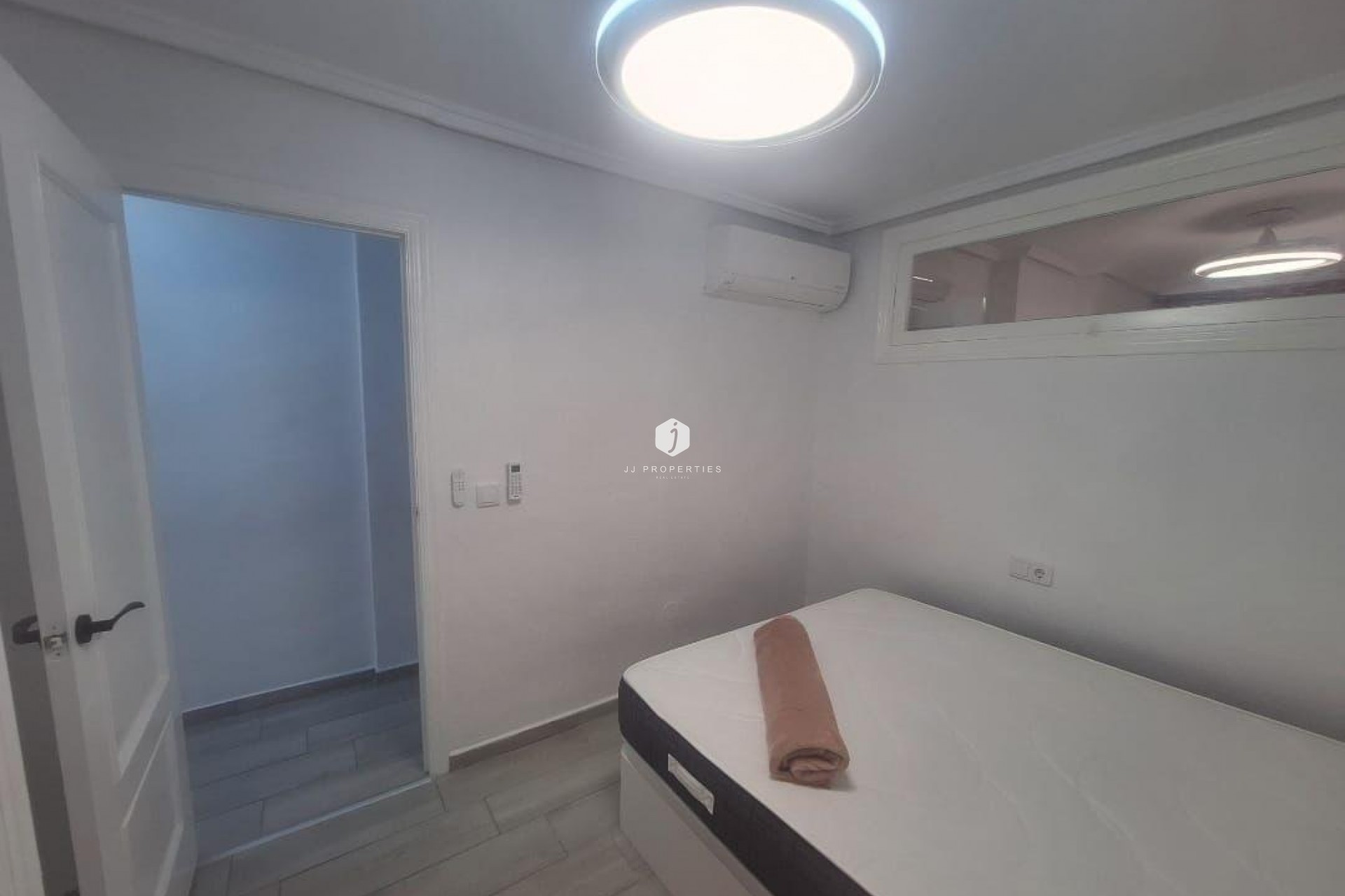 Z drugiej ręki - Mieszkanie w bloku -
Torrevieja - Playa del Cura