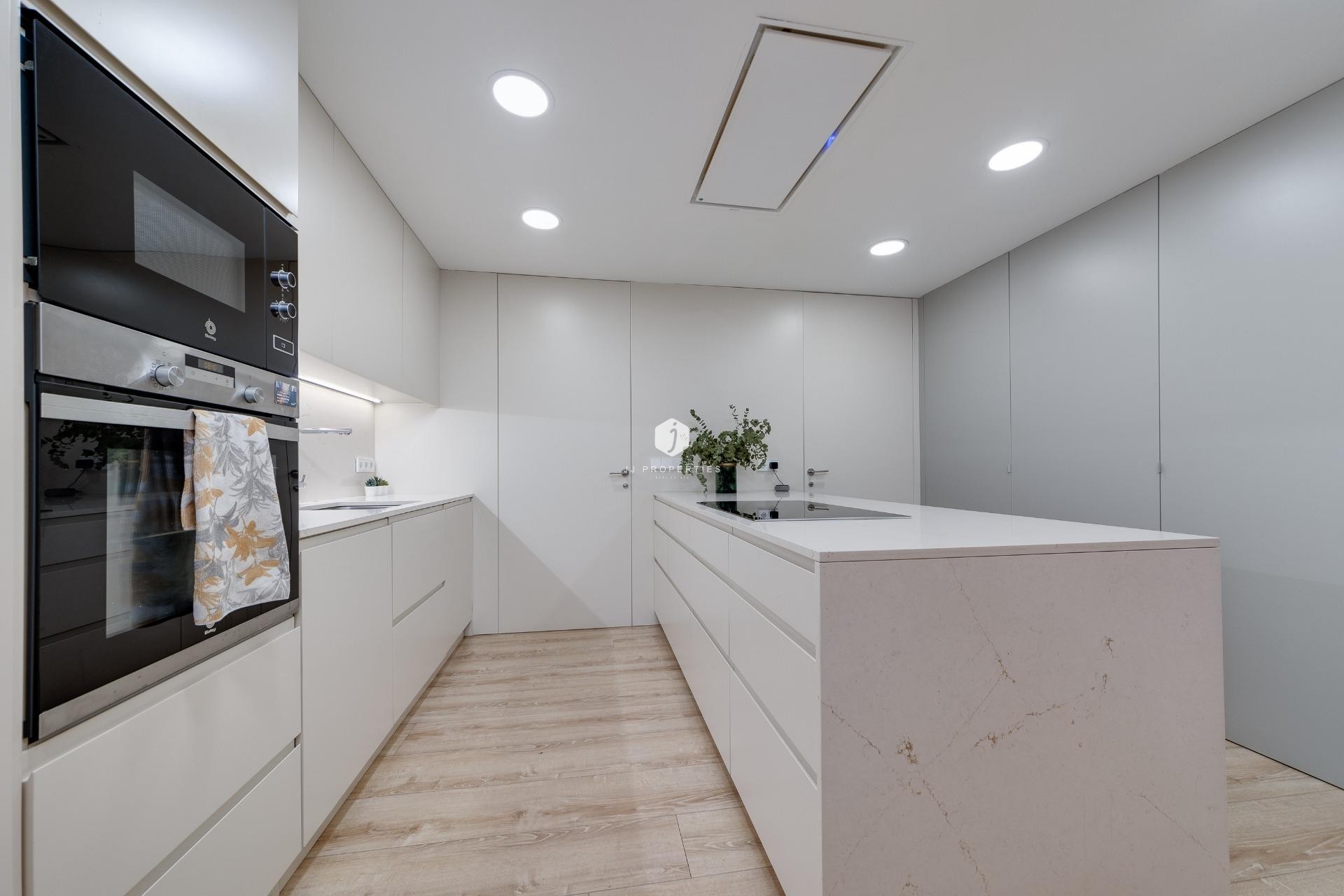 Z drugiej ręki - Mieszkanie w bloku -
Torrevieja - Playa del Cura