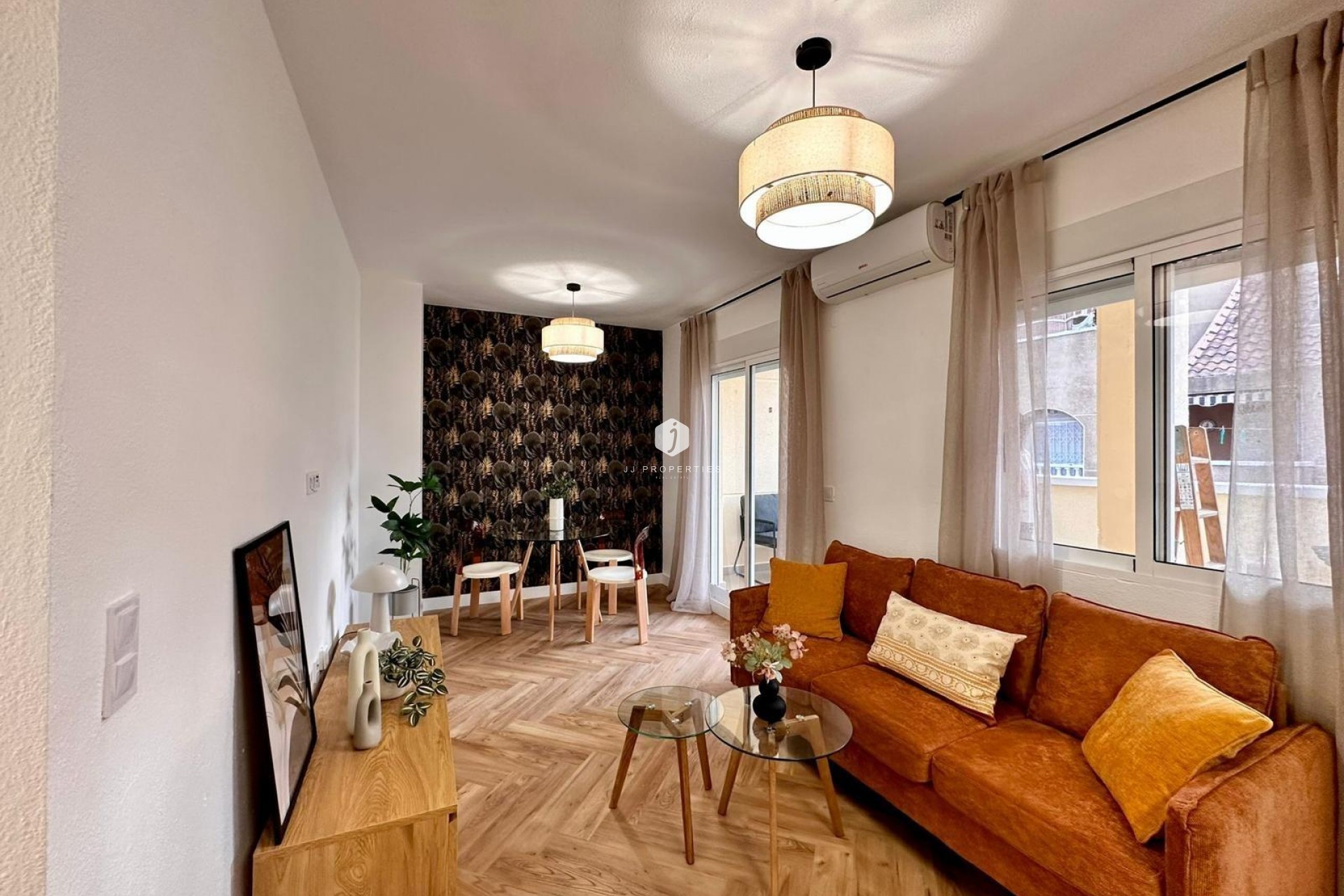 Z drugiej ręki - Mieszkanie w bloku -
Torrevieja - Playa del Cura