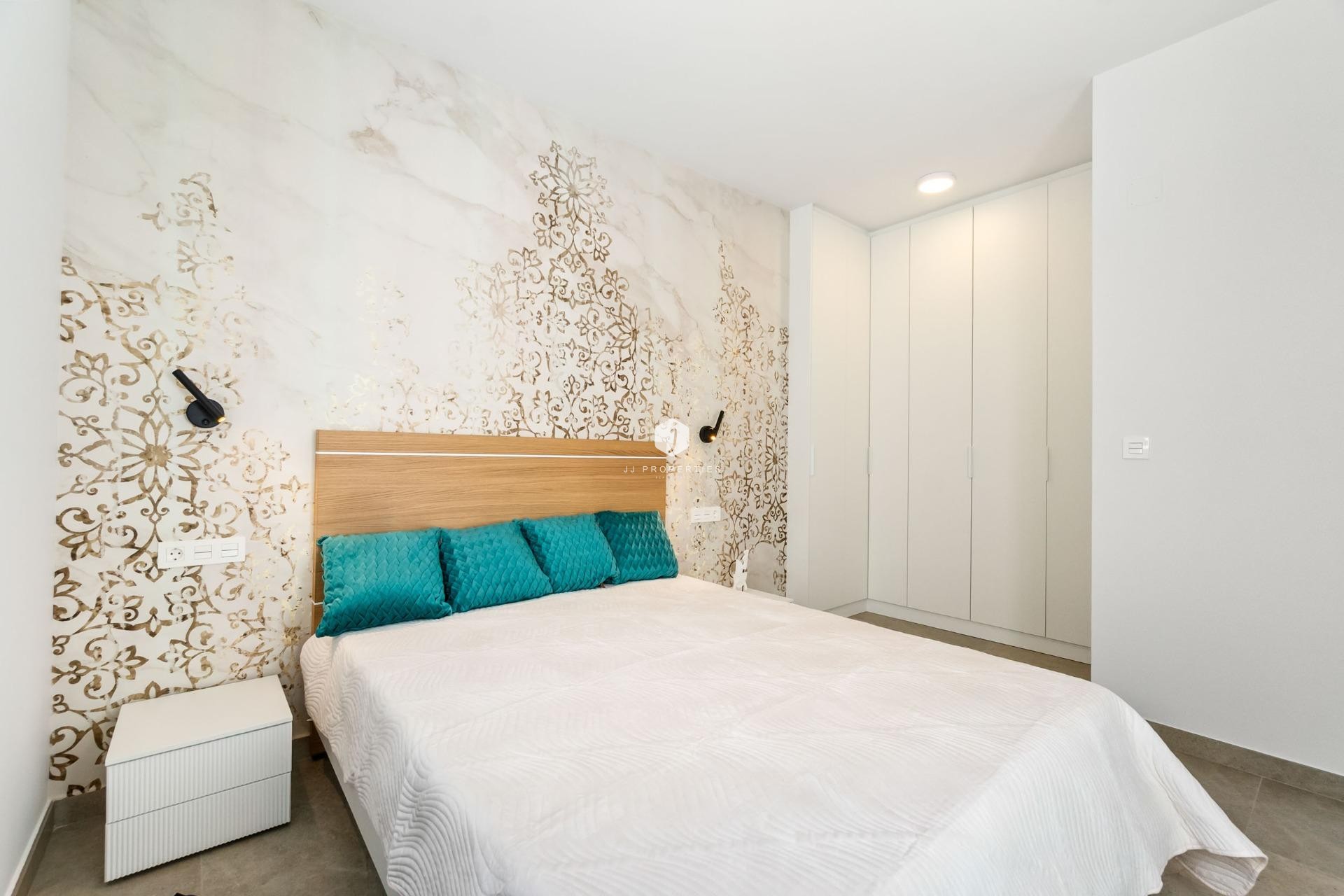 Z drugiej ręki - Mieszkanie w bloku -
Torrevieja - Playa del Cura