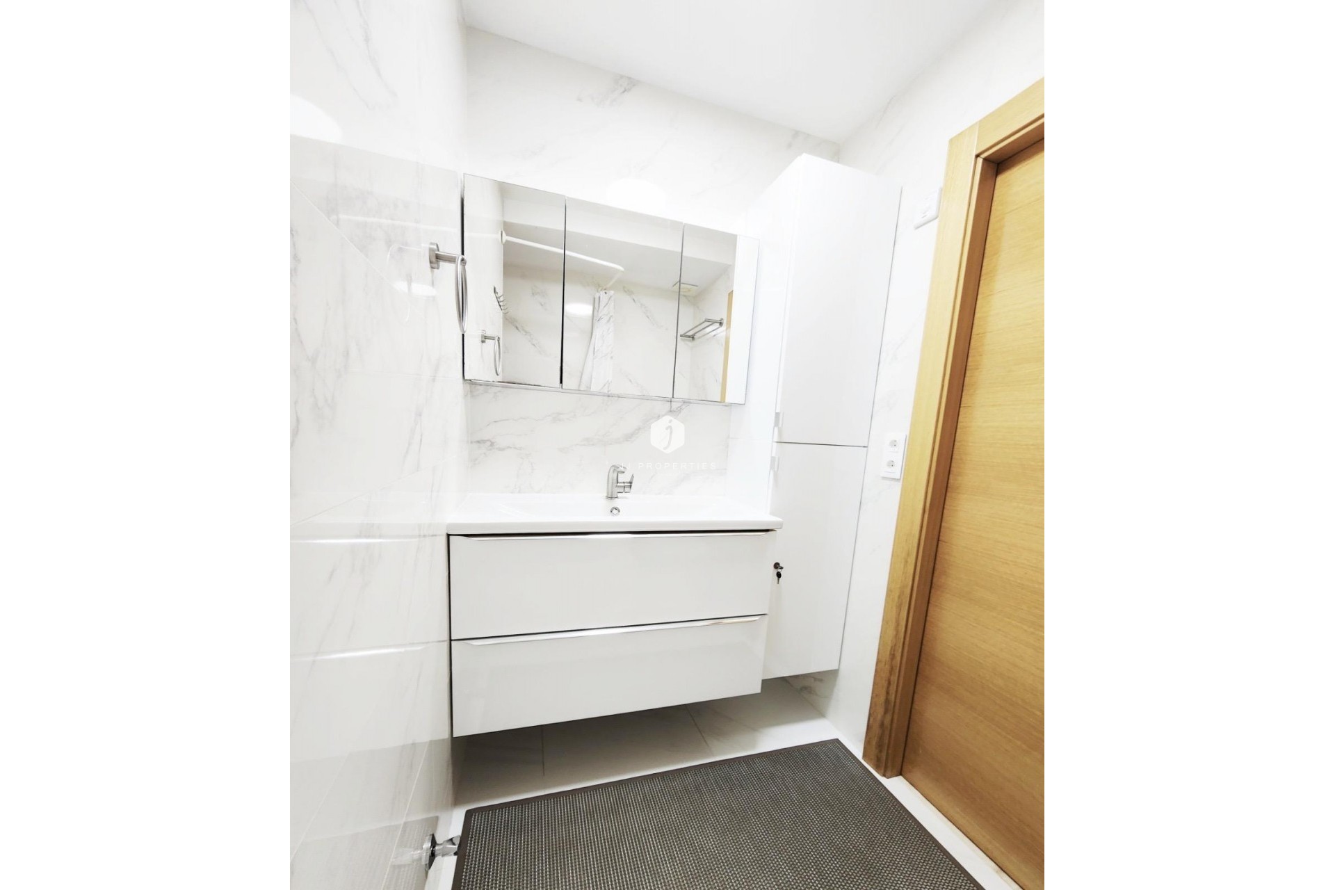 Z drugiej ręki - Mieszkanie w bloku -
Torrevieja - Playa del Cura