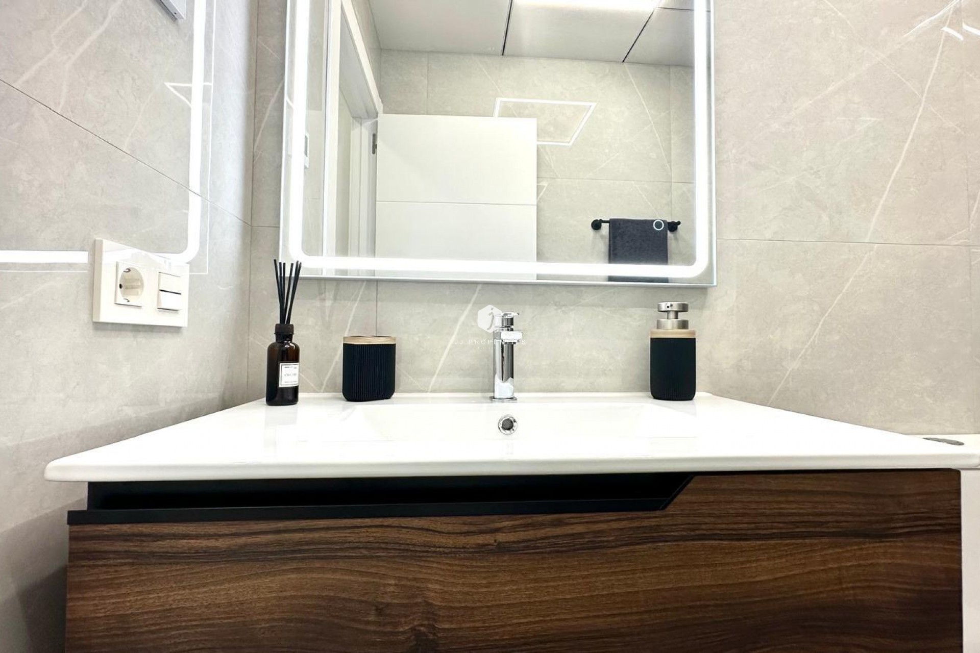 Z drugiej ręki - Mieszkanie w bloku -
Torrevieja - Playa del Cura