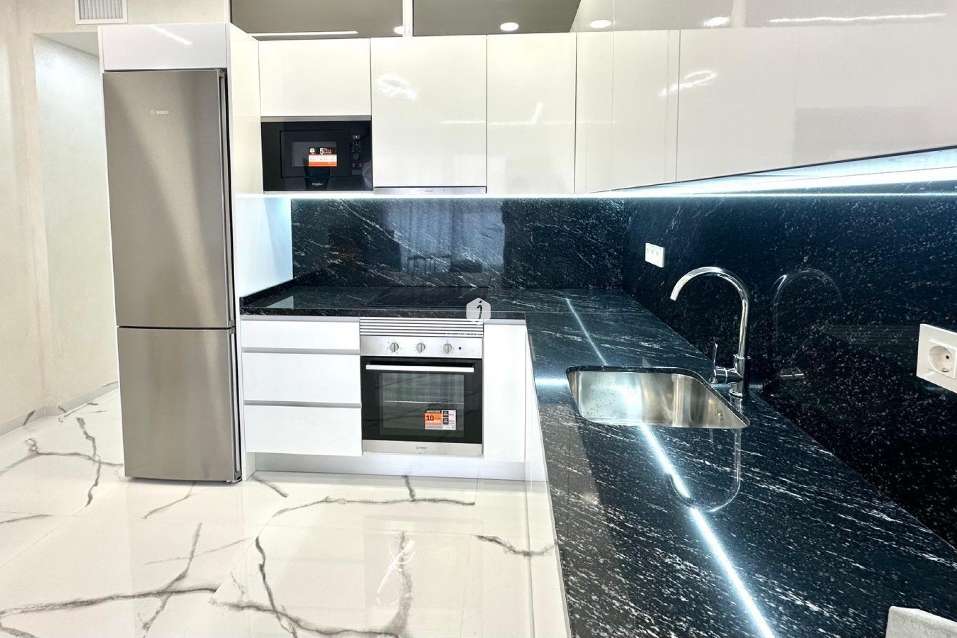 Z drugiej ręki - Mieszkanie w bloku -
Torrevieja - Playa del Cura