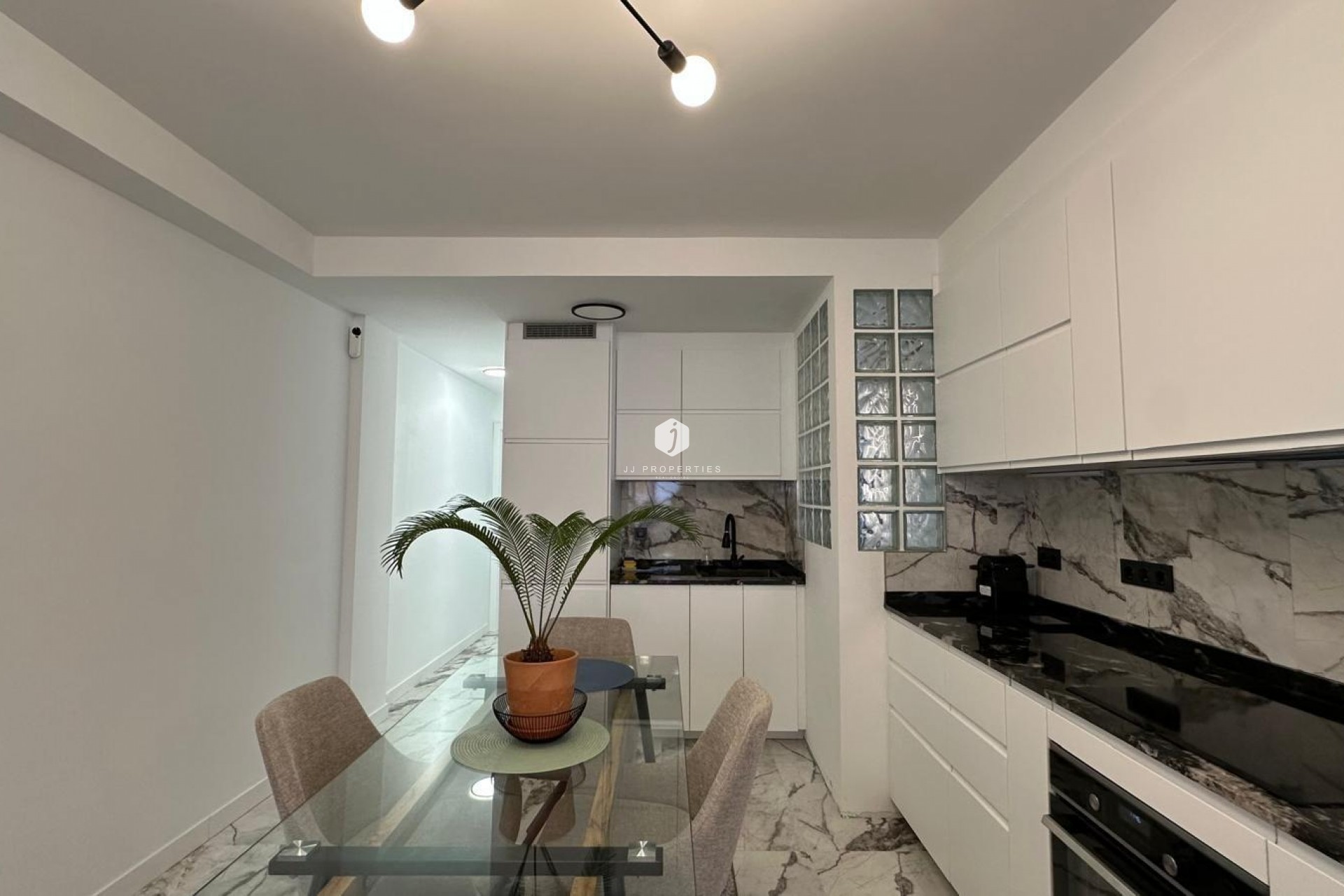 Z drugiej ręki - Mieszkanie w bloku -
Torrevieja - Playa del Cura