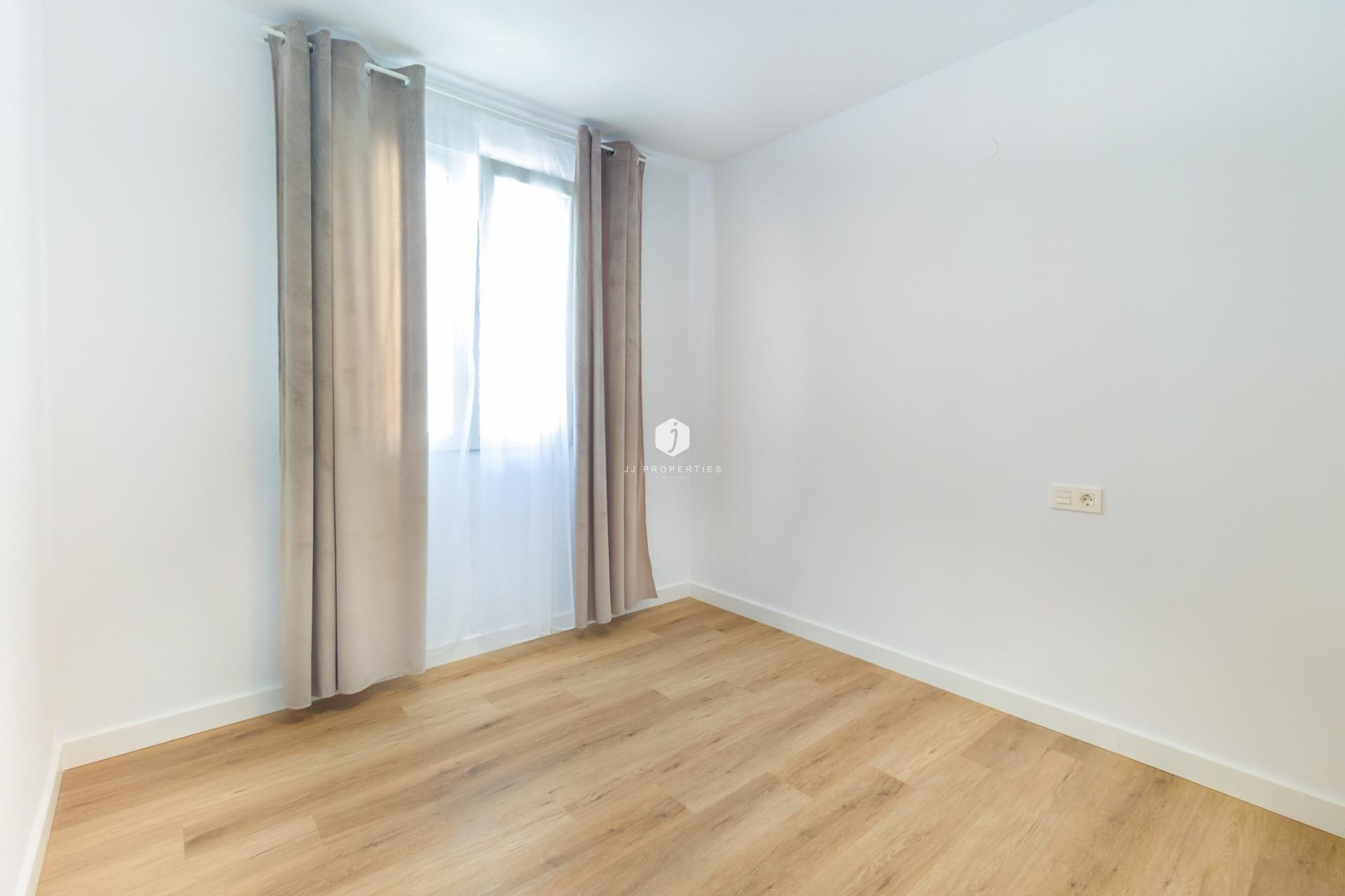 Z drugiej ręki - Mieszkanie w bloku -
Torrevieja - Playa del Cura