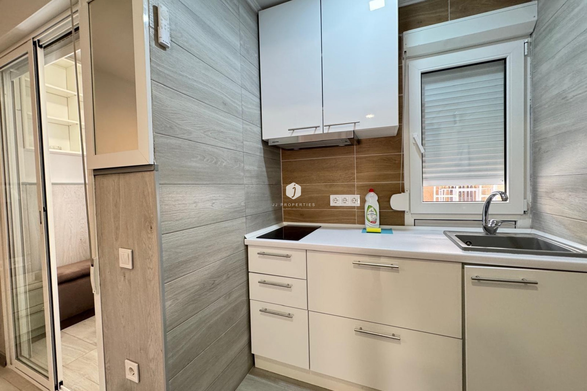 Z drugiej ręki - Mieszkanie w bloku -
Torrevieja - Playa del Cura