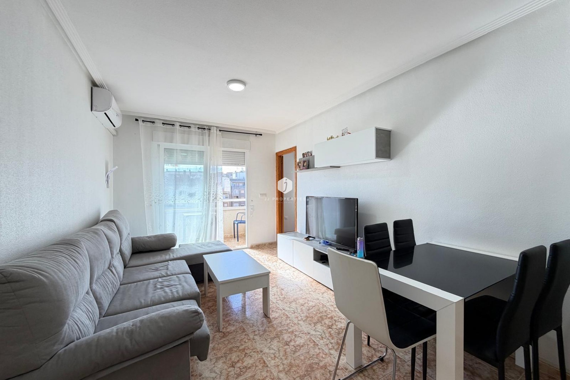 Z drugiej ręki - Mieszkanie w bloku -
Torrevieja - Playa del Cura