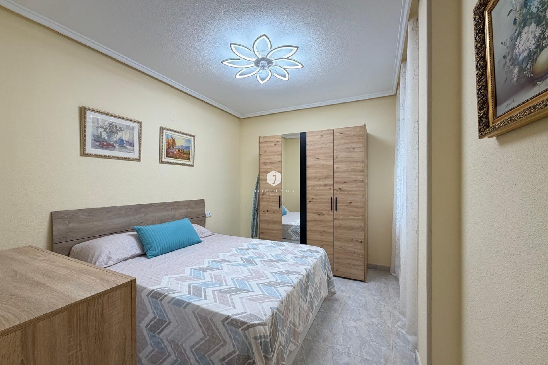 Z drugiej ręki - Mieszkanie w bloku -
Torrevieja - Playa del Cura