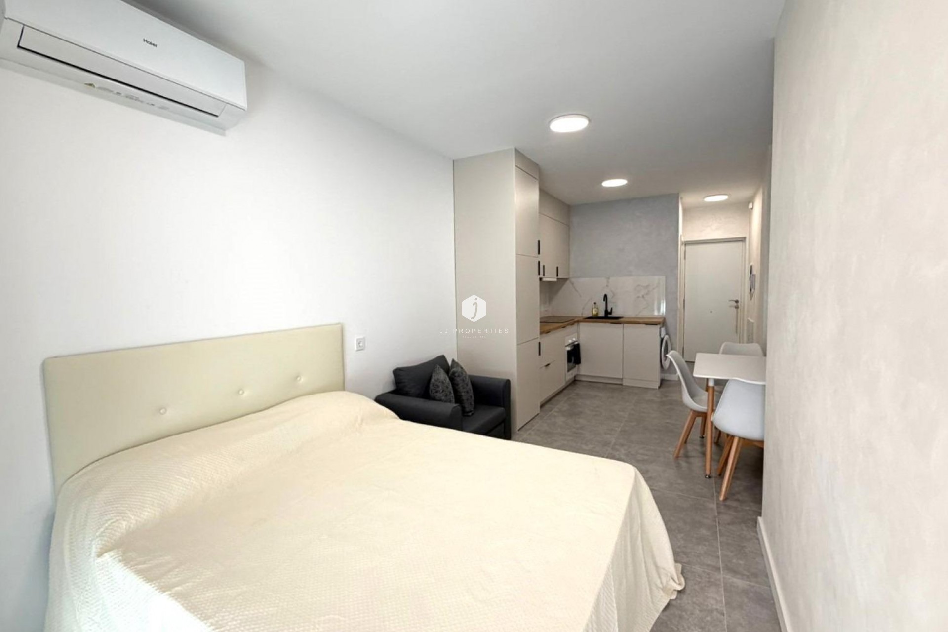 Z drugiej ręki - Mieszkanie w bloku -
Torrevieja - Playa del Cura
