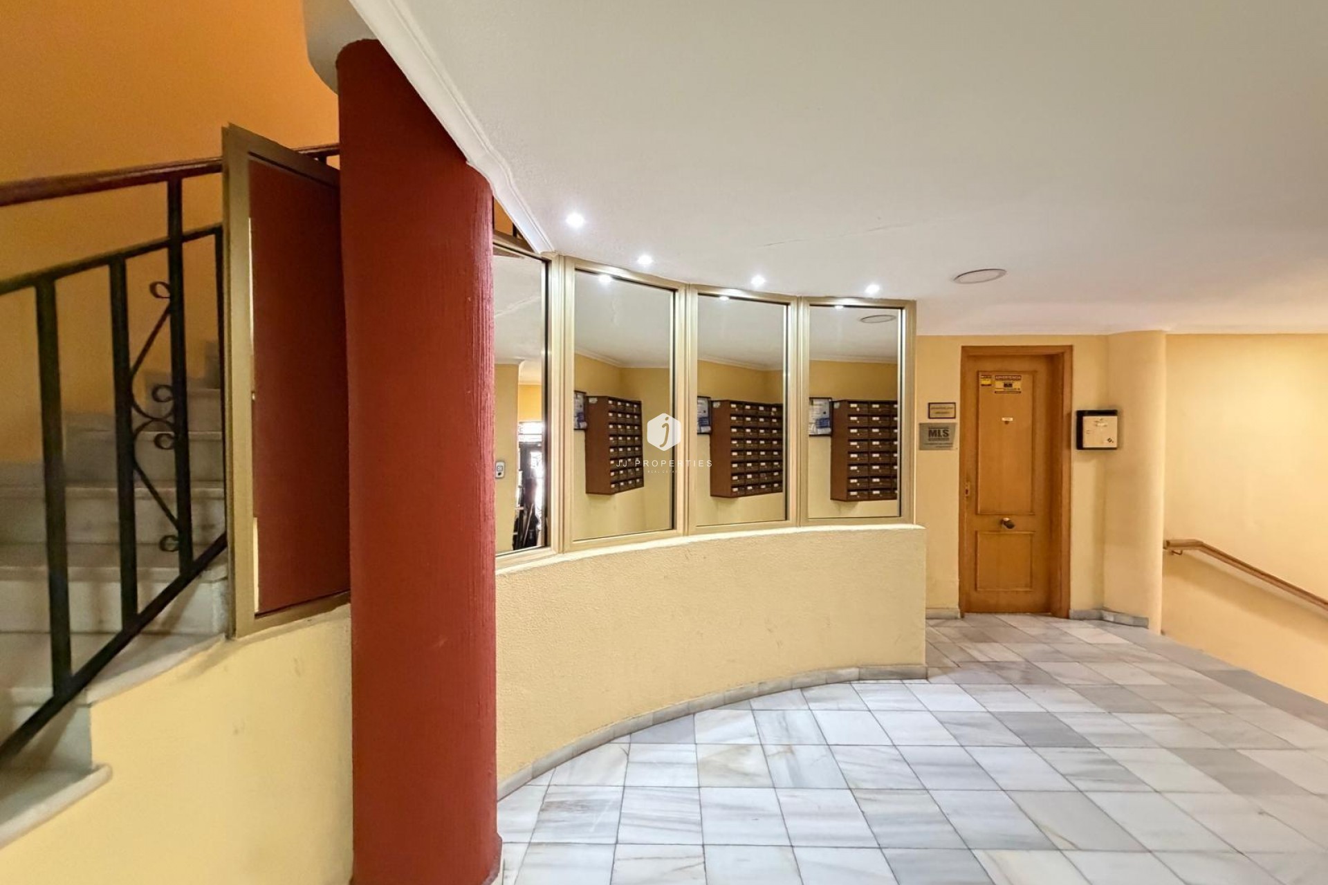 Z drugiej ręki - Mieszkanie w bloku -
Torrevieja - Playa del Cura