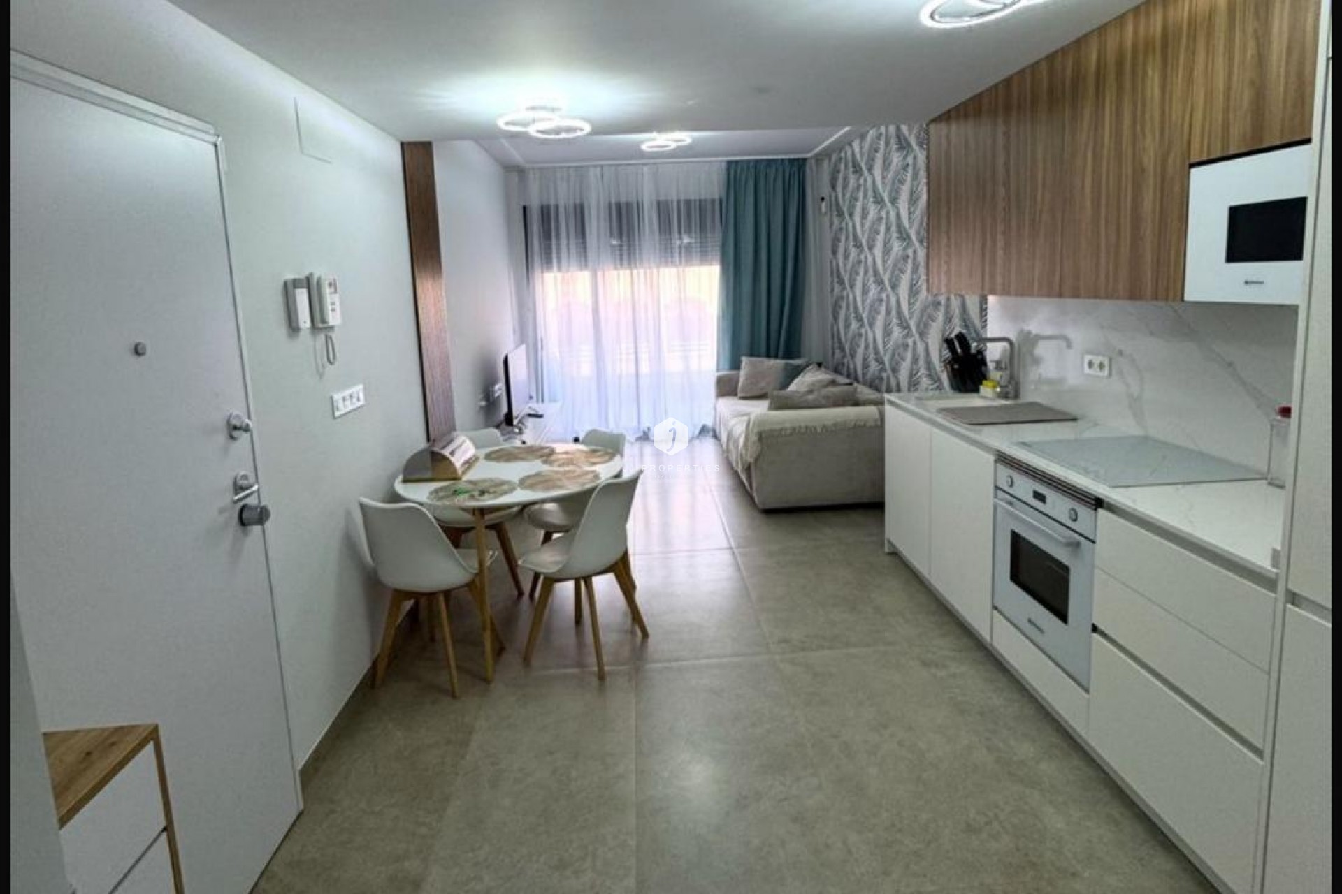 Z drugiej ręki - Mieszkanie w bloku -
Torrevieja - Playa del Cura