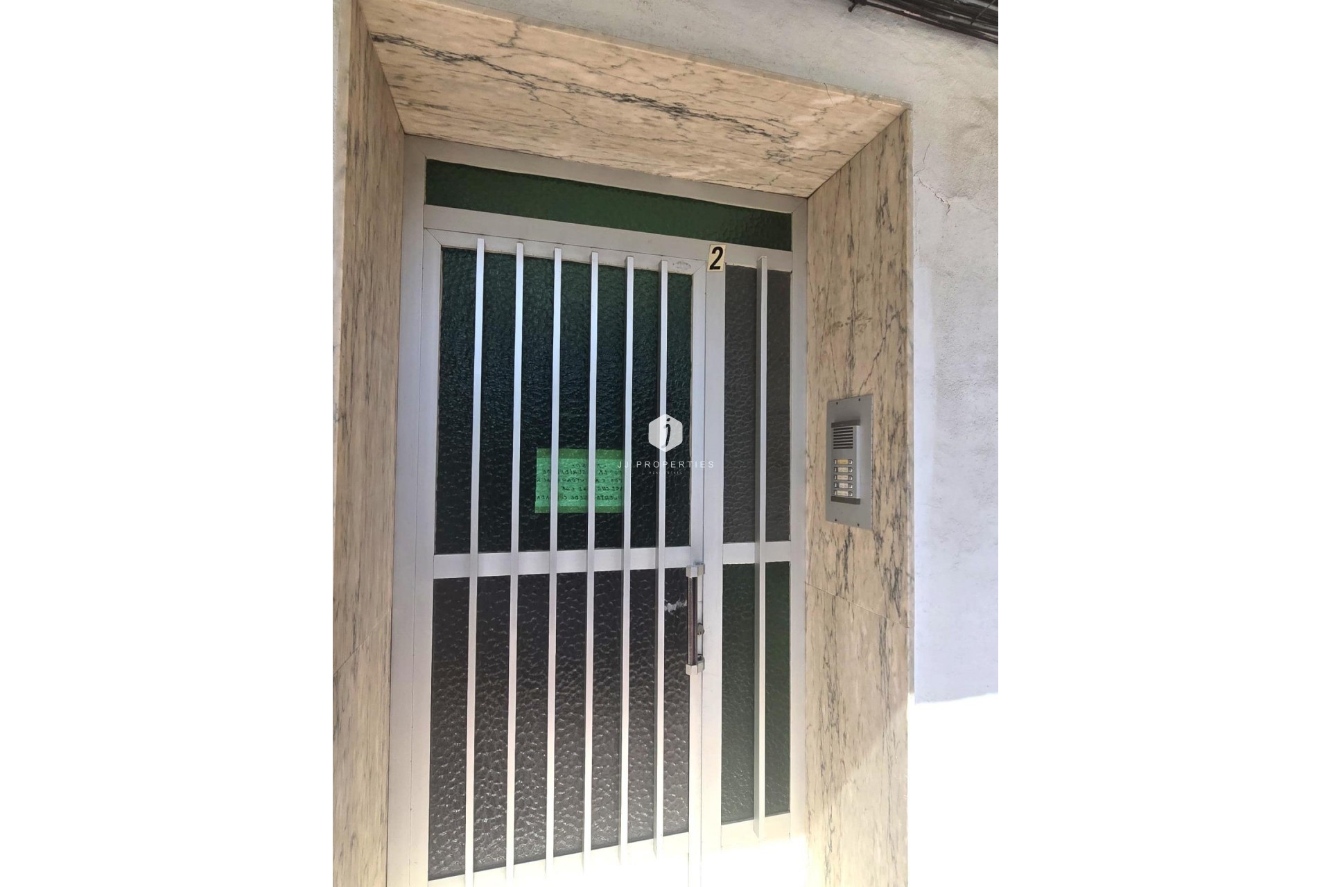 Z drugiej ręki - Mieszkanie w bloku -
Torrevieja - Playa del Cura
