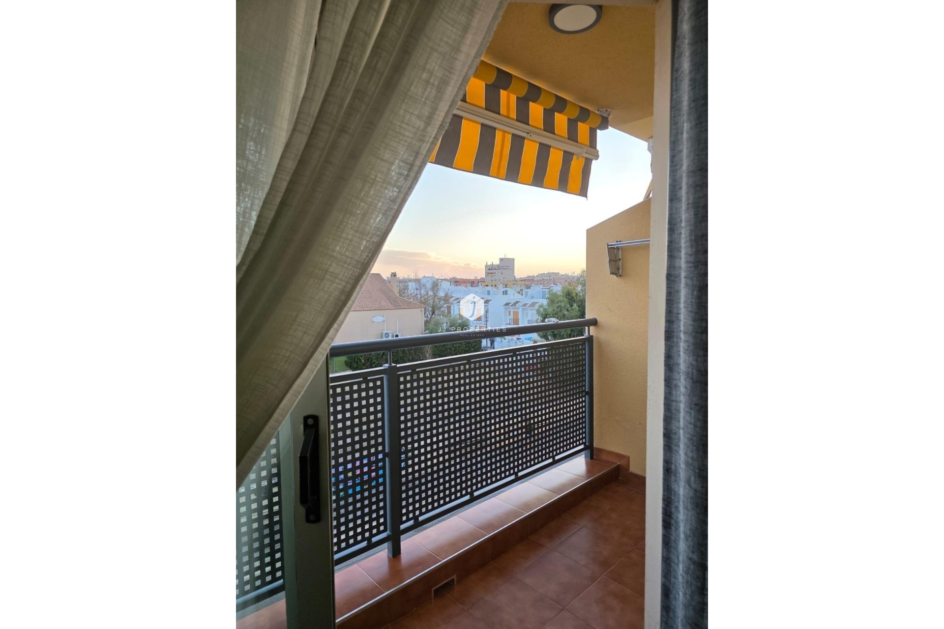 Z drugiej ręki - Mieszkanie w bloku -
Torrevieja - Playa del Cura