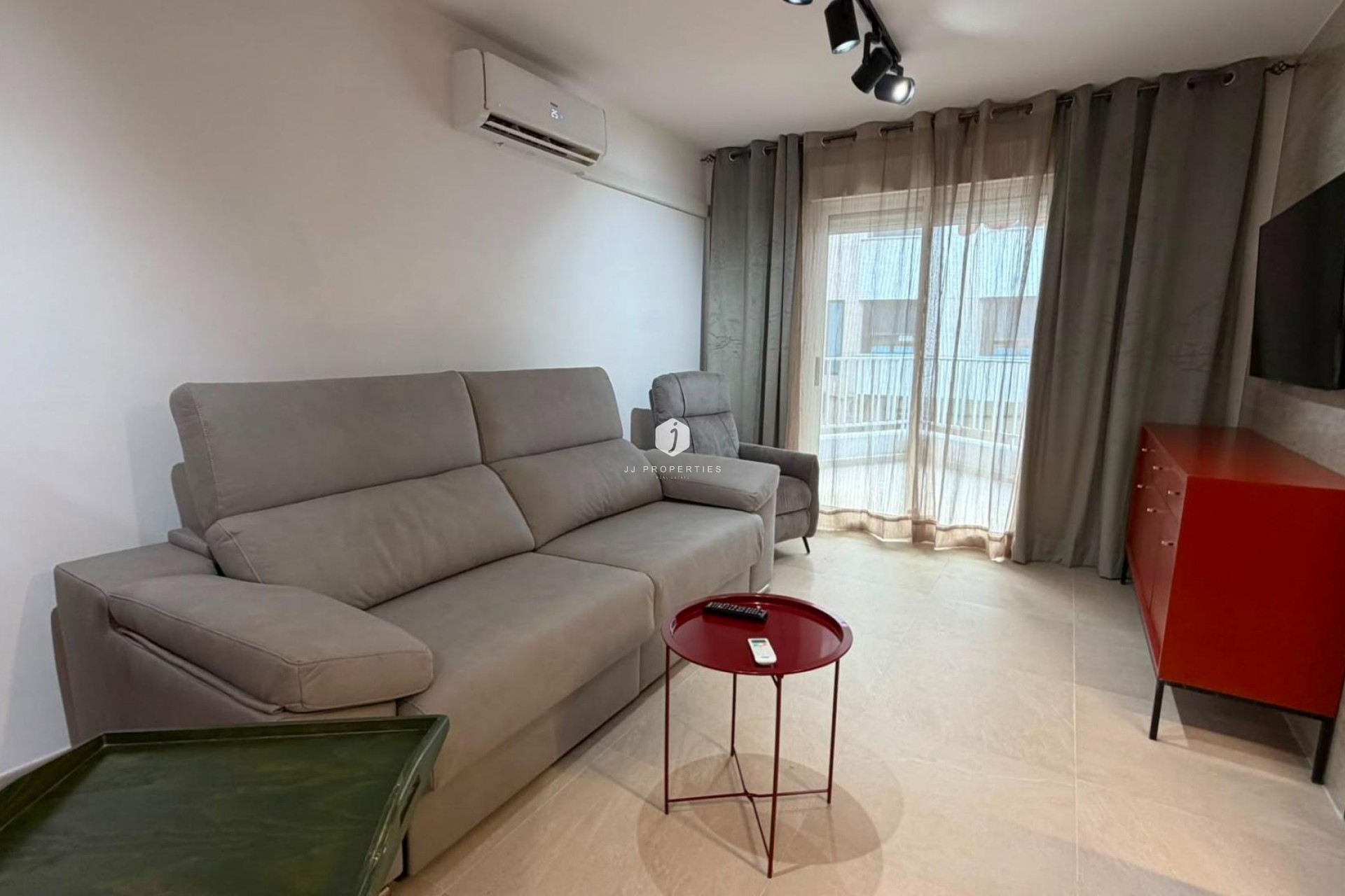 Z drugiej ręki - Mieszkanie w bloku -
Torrevieja - Playa del Cura