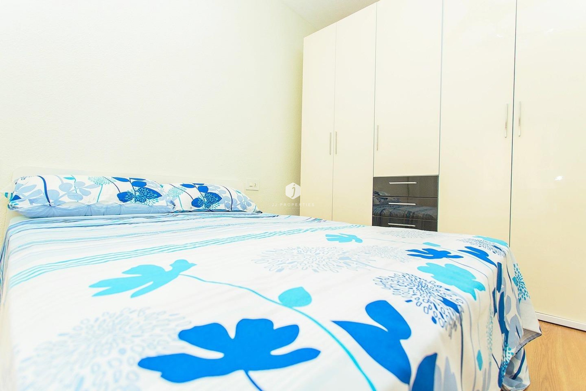 Z drugiej ręki - Mieszkanie w bloku -
Torrevieja - Playa del Cura