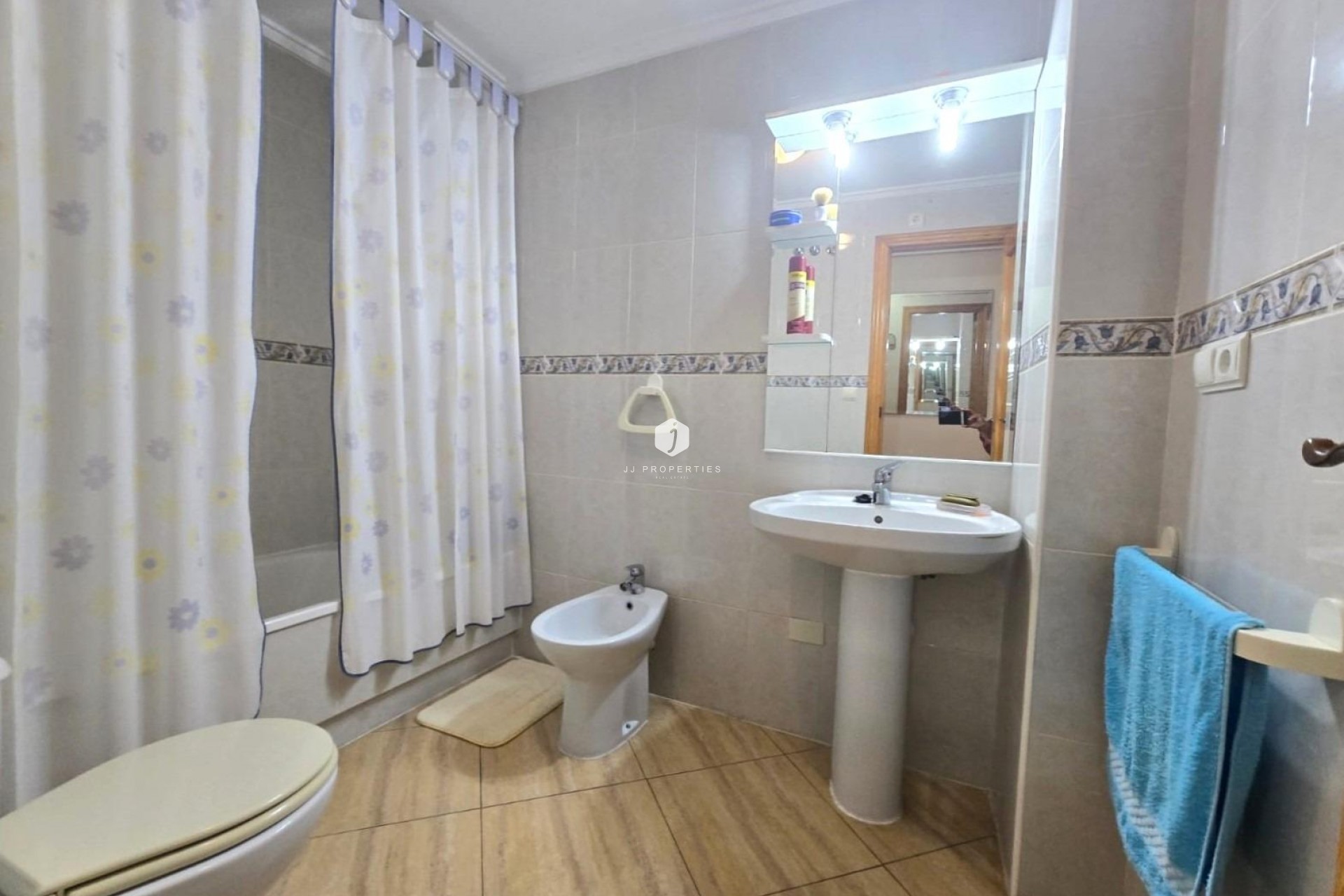 Z drugiej ręki - Mieszkanie w bloku -
Torrevieja - Playa del Cura