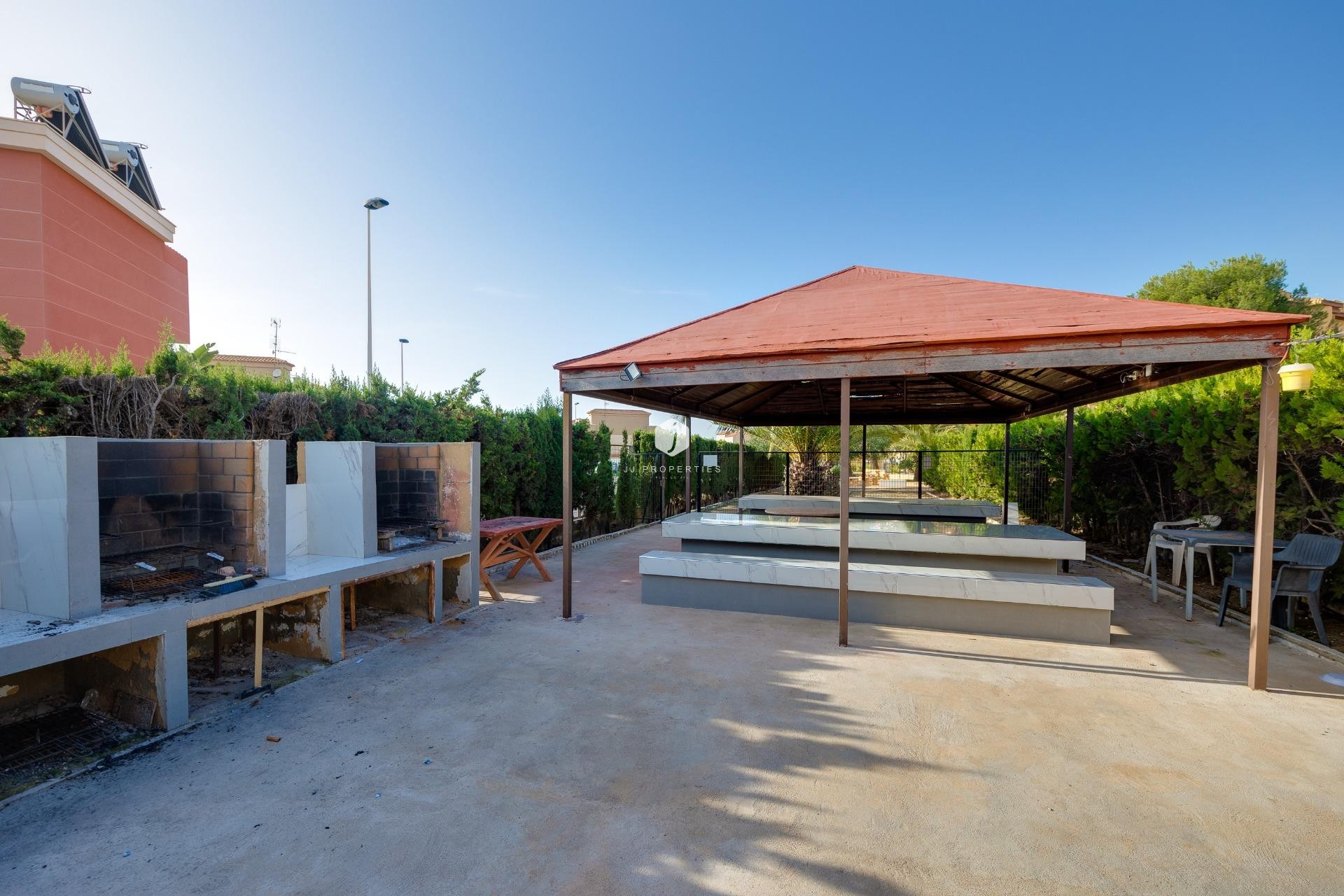 Z drugiej ręki - Mieszkanie w bloku -
Torrevieja - Torreblanca