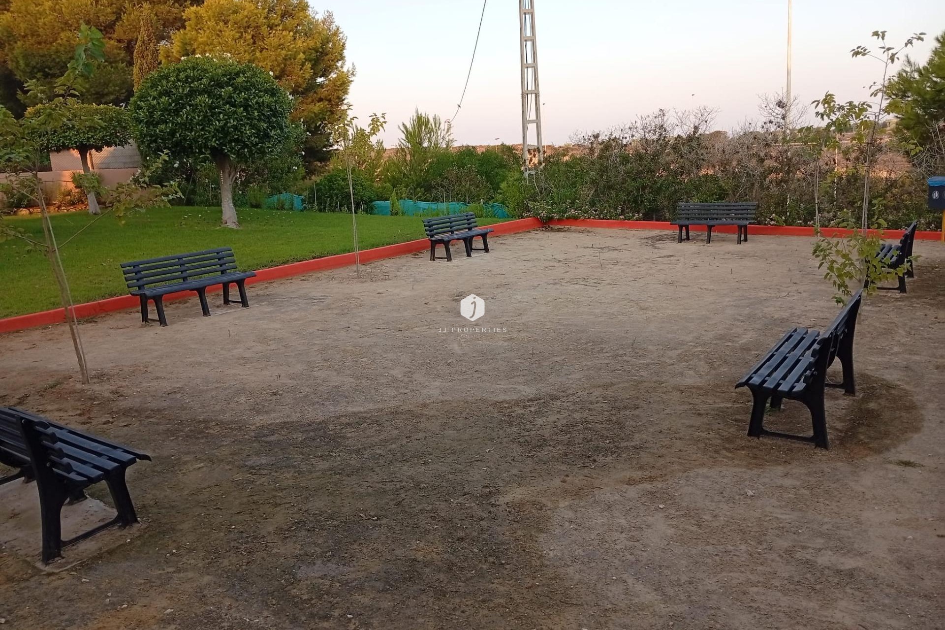 Z drugiej ręki - Mieszkanie w bloku -
Torrevieja - Torreblanca