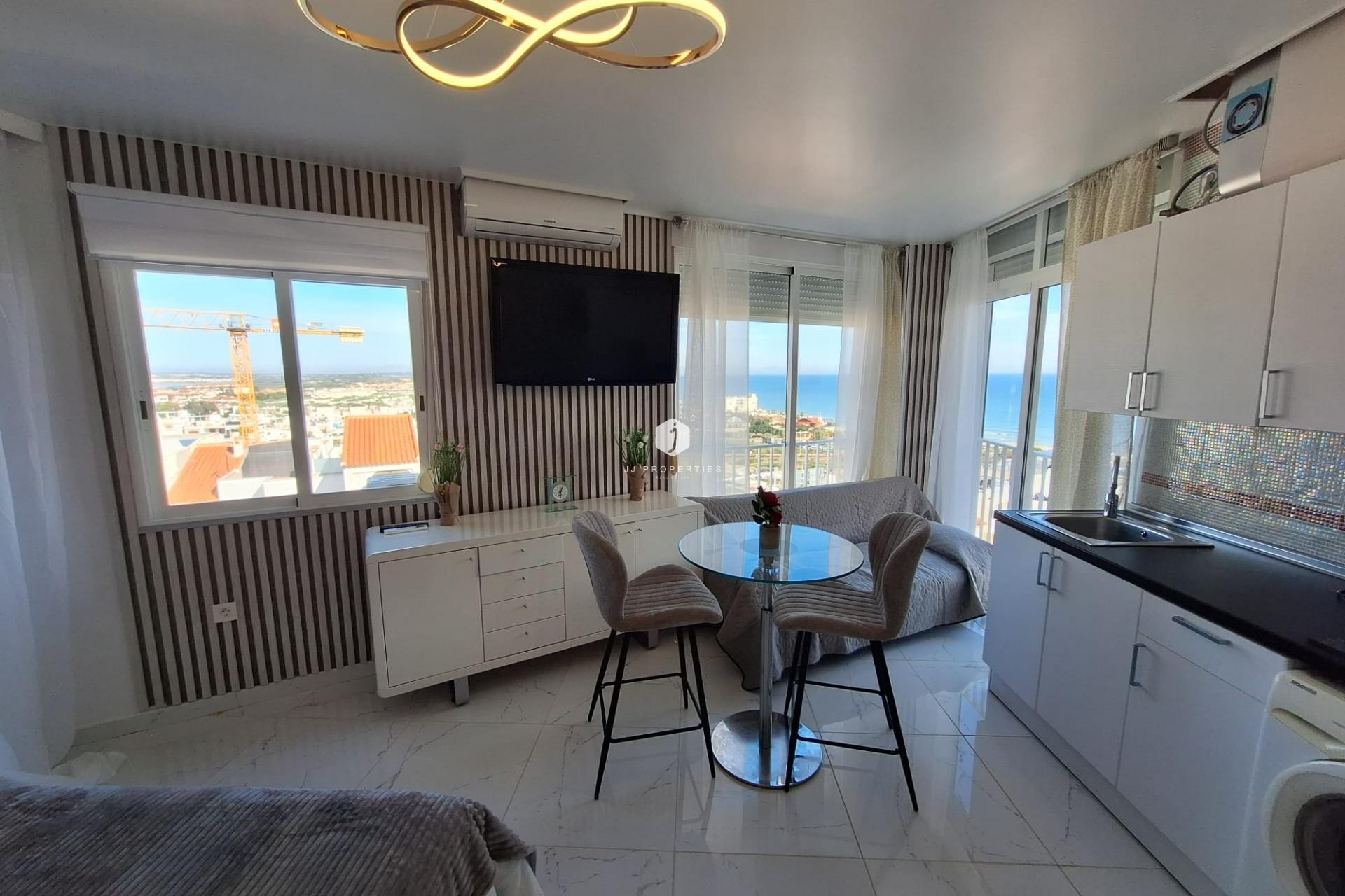 Z drugiej ręki - Mieszkanie w bloku -
Torrevieja - Torrejón