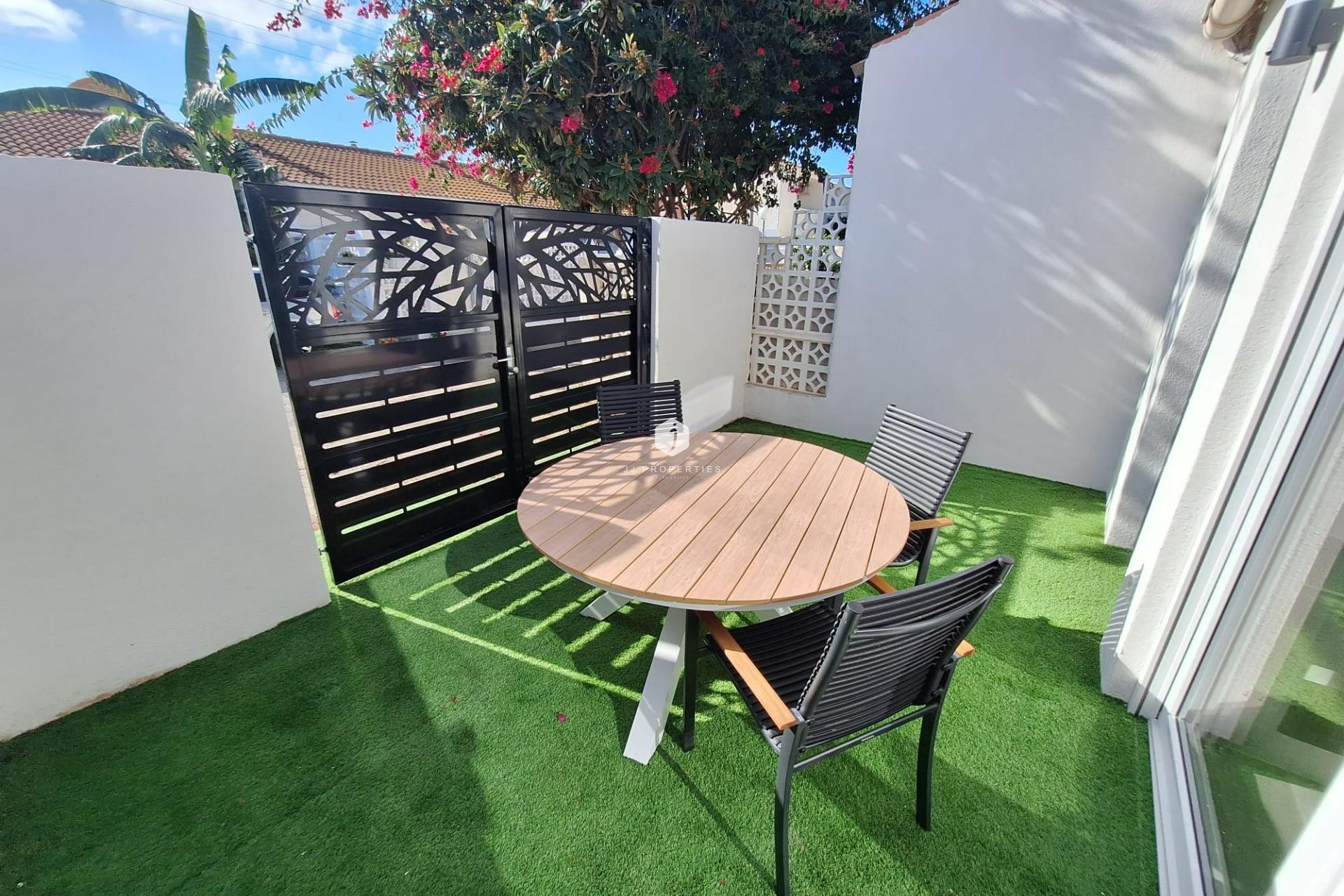 Z drugiej ręki - Mieszkanie w bloku -
Torrevieja - Torretas