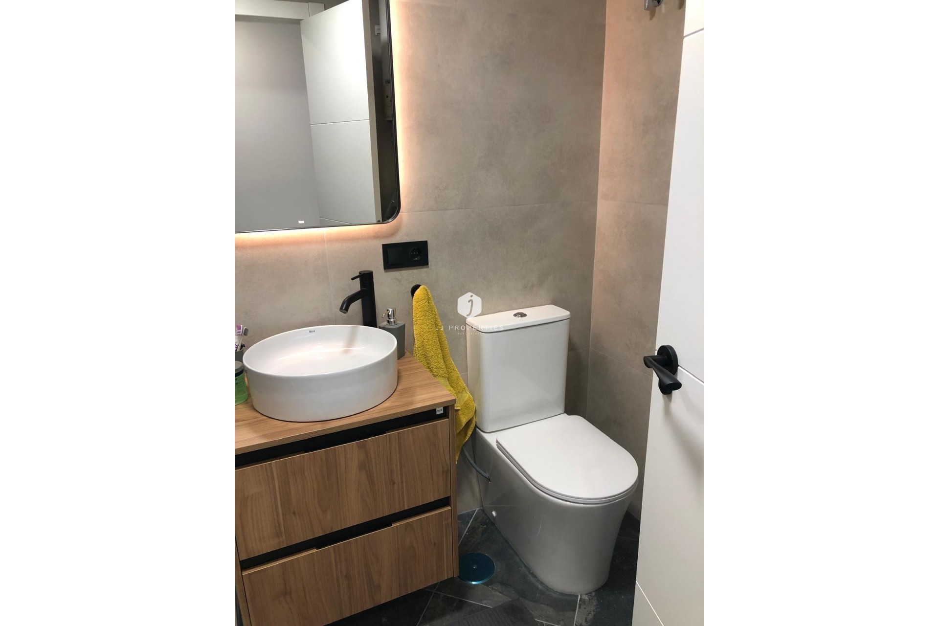 Z drugiej ręki - Mieszkanie w bloku -
Torrevieja