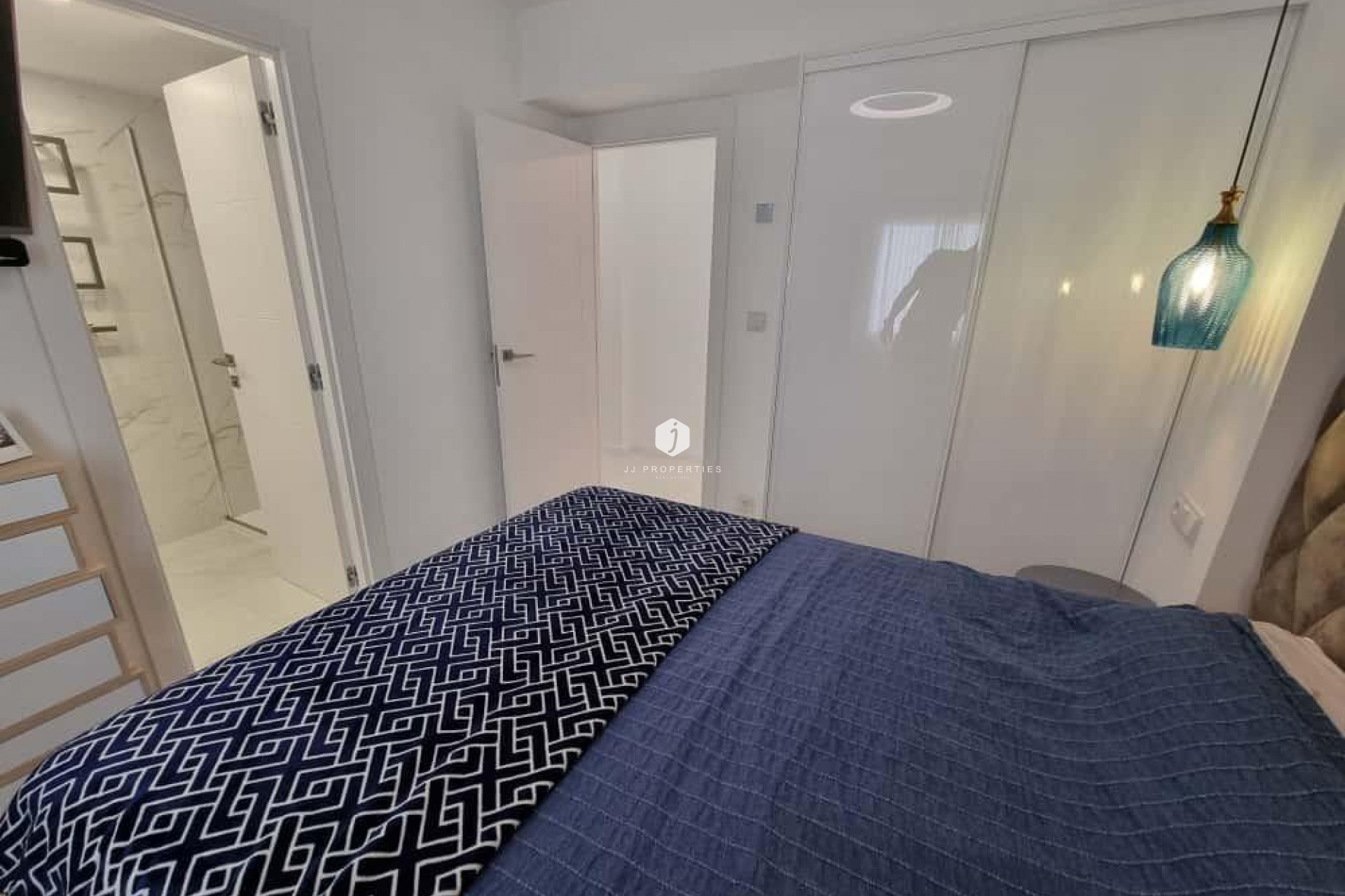 Z drugiej ręki - Mieszkanie w bloku -
Torrevieja