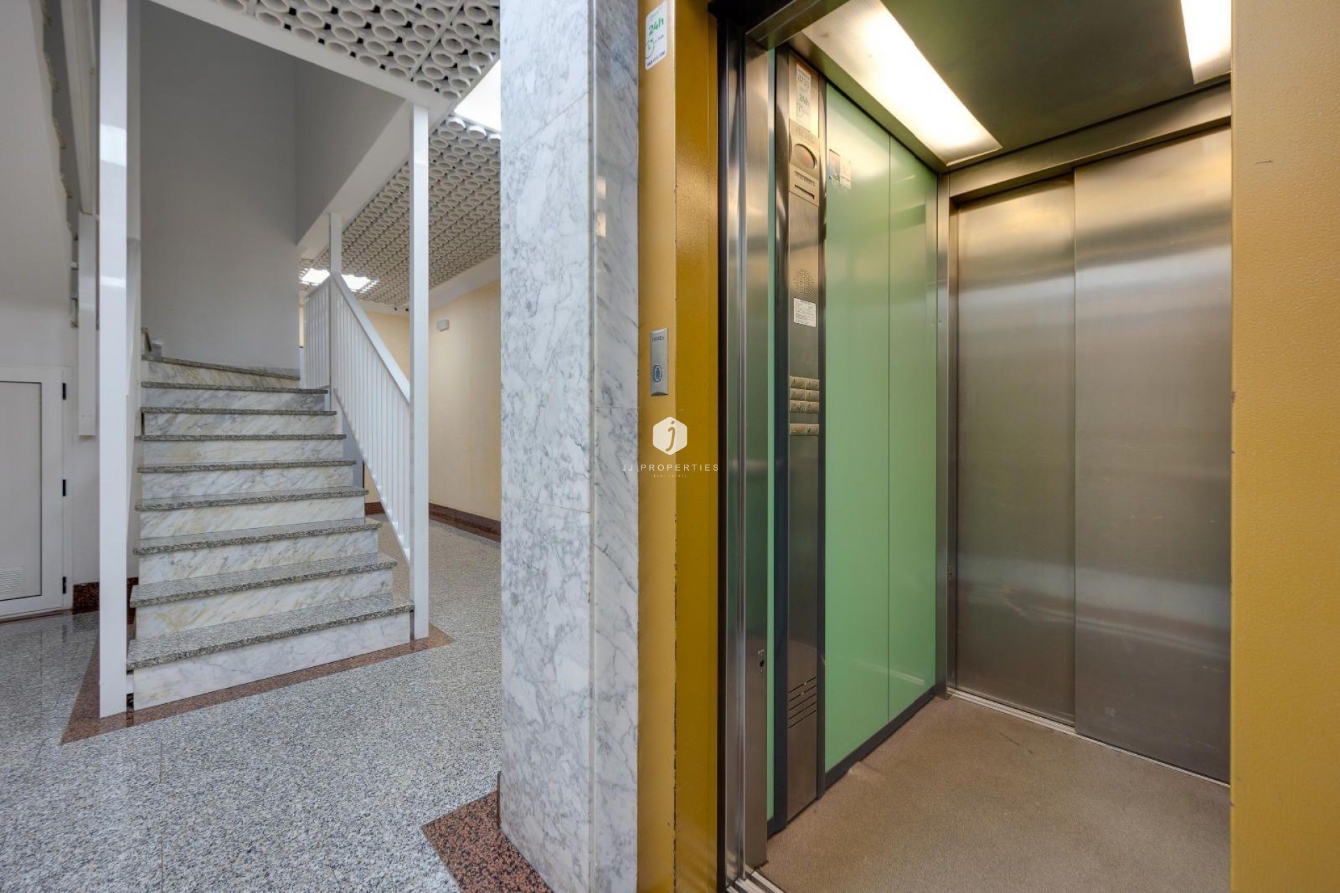 Z drugiej ręki - Mieszkanie w bloku -
Torrevieja