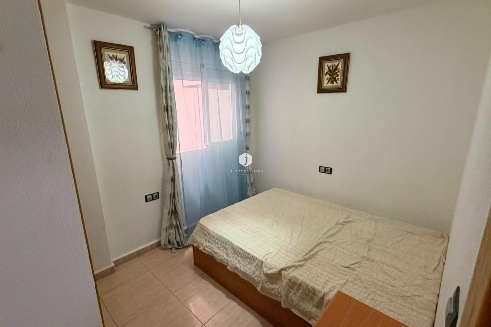 Z drugiej ręki - Mieszkanie w bloku -
Torrevieja