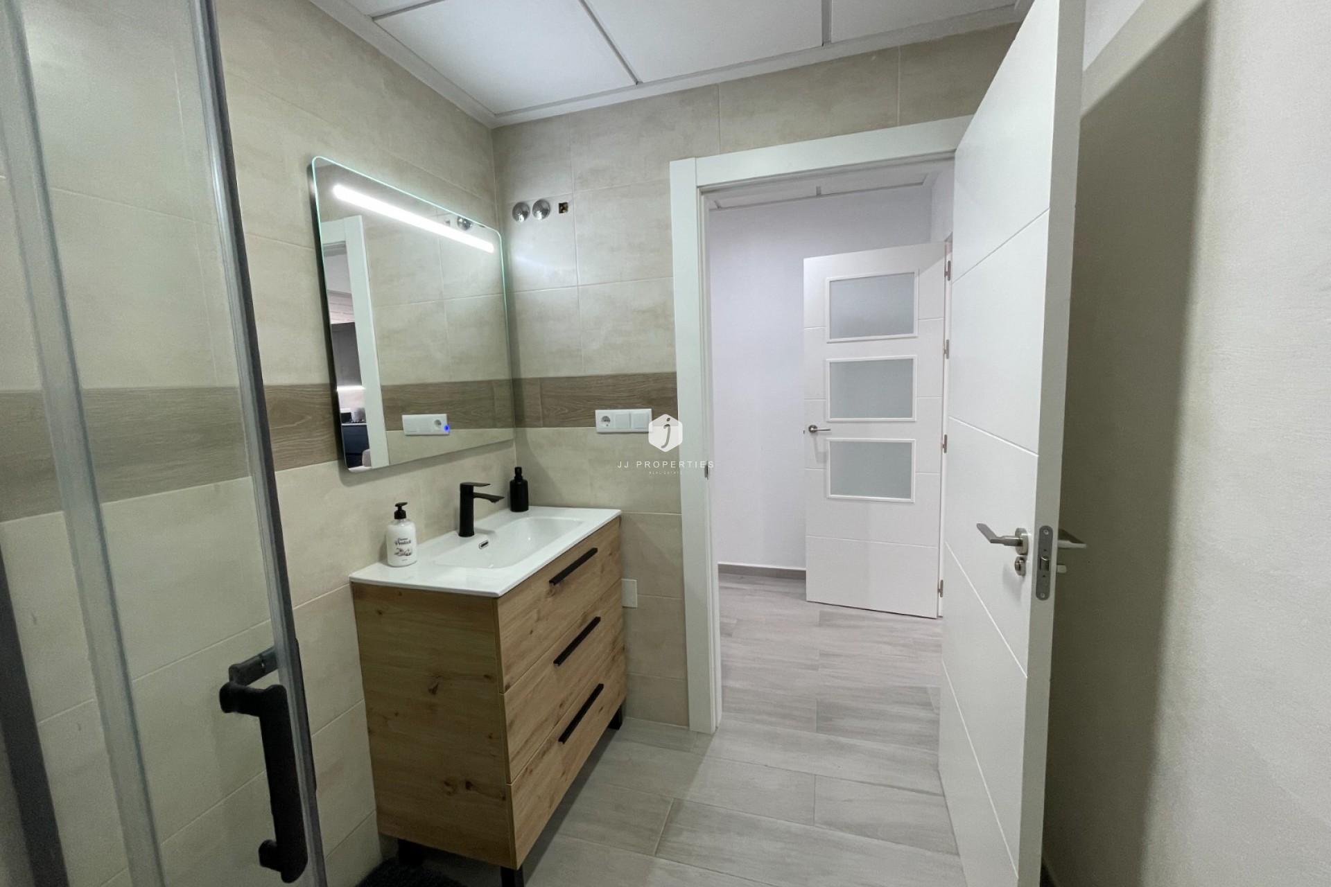 Z drugiej ręki - Szalet -
Algorfa - Inland