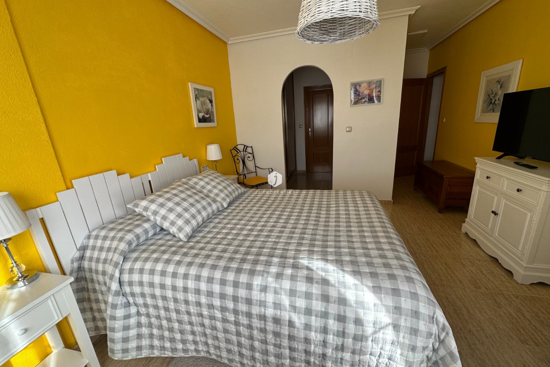 Z drugiej ręki - Szalet -
Bigastro - Inland