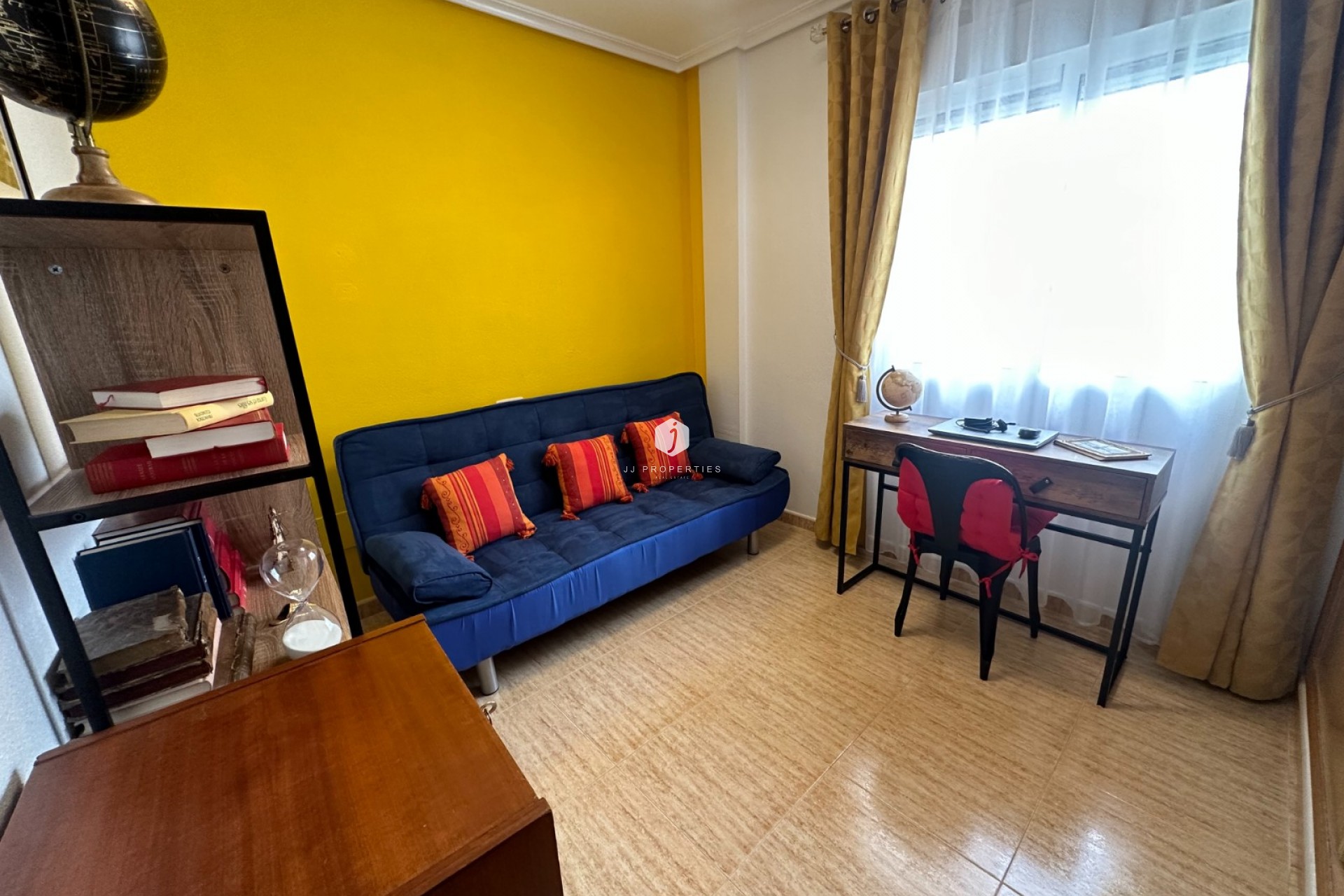 Z drugiej ręki - Szalet -
Bigastro - Inland